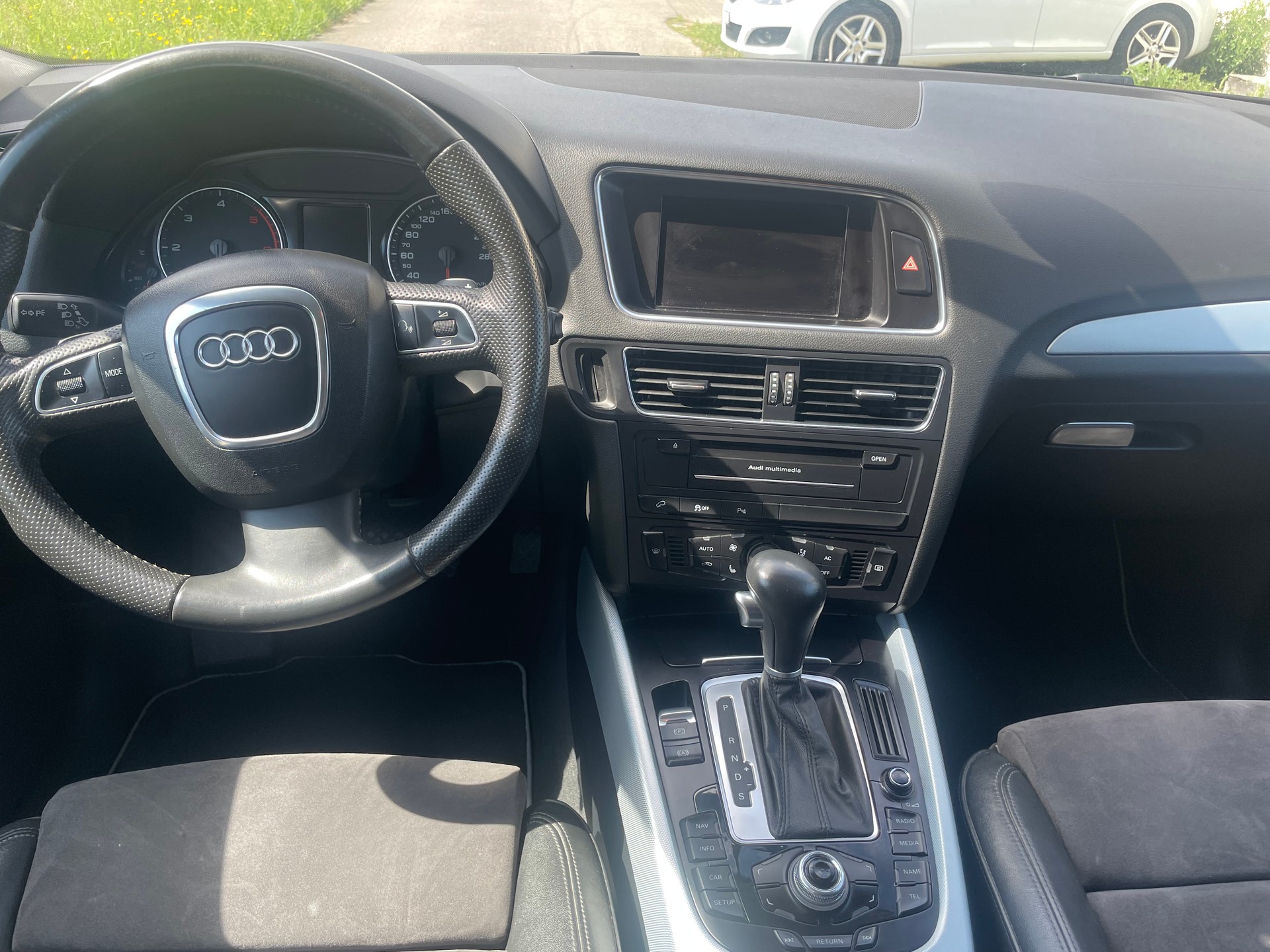 AUDI Q5 3.0 TDI quattro S-tronic-image-10