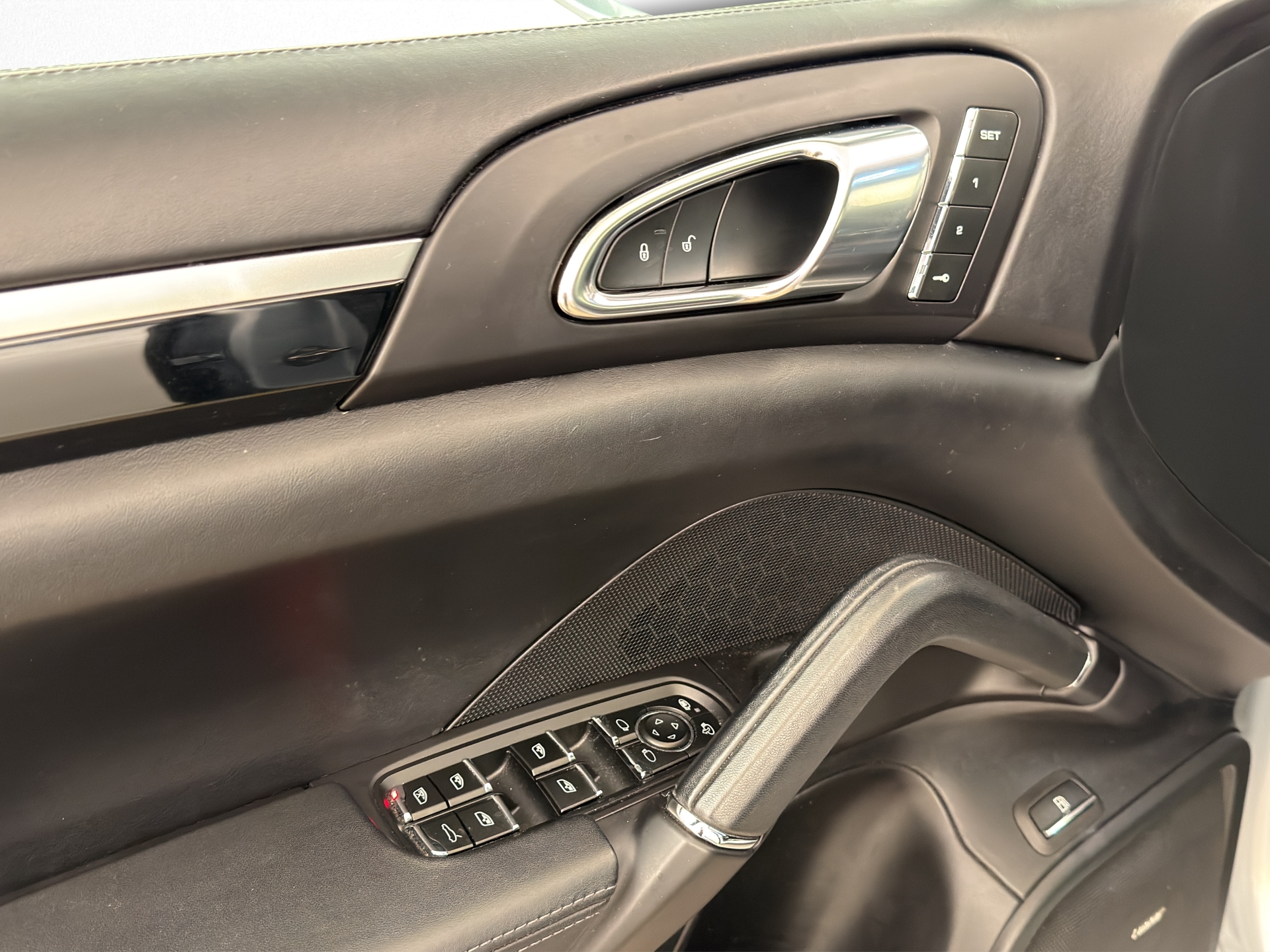 PORSCHE Cayenne 3.0 V6 S E-Hybrid-image-13