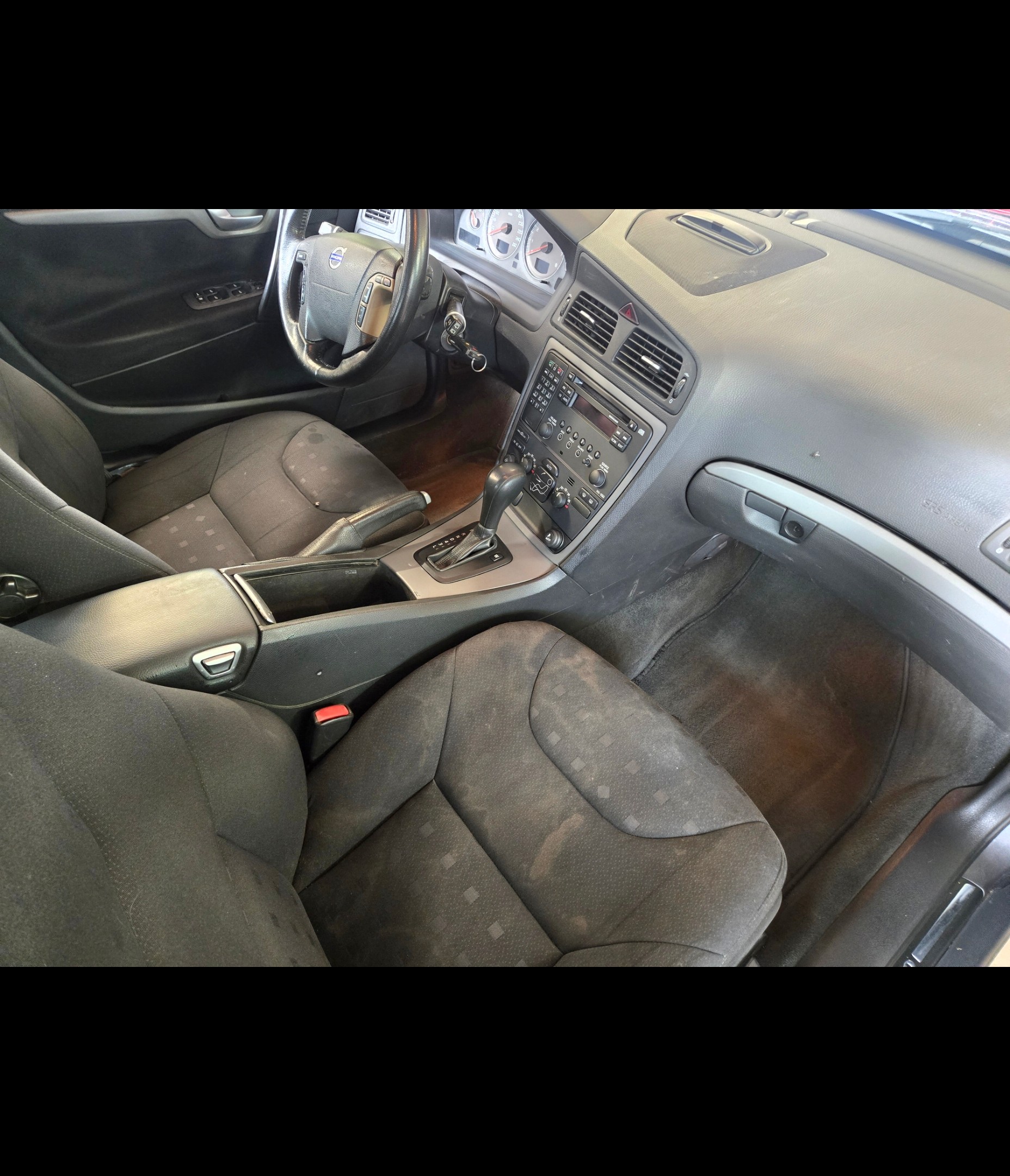 VOLVO V70 2.4 Kinetic-image-12