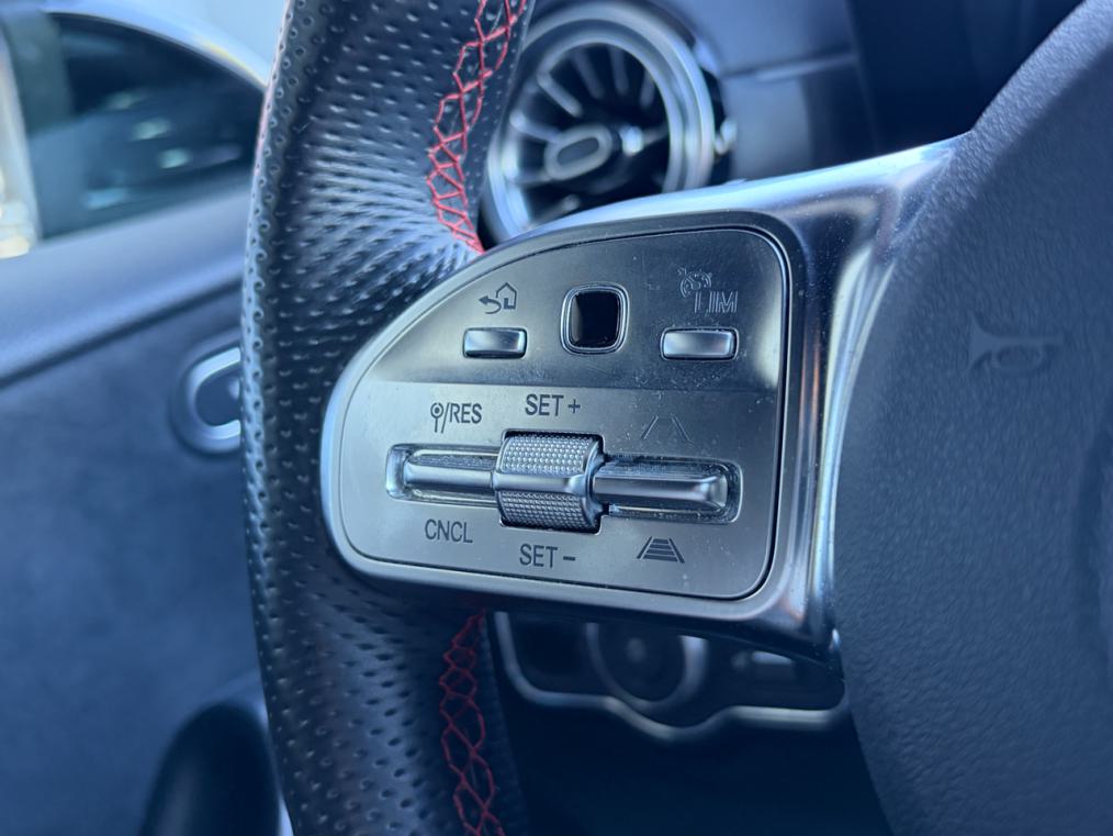 MERCEDES-BENZ A 200 AMG Line-image-4