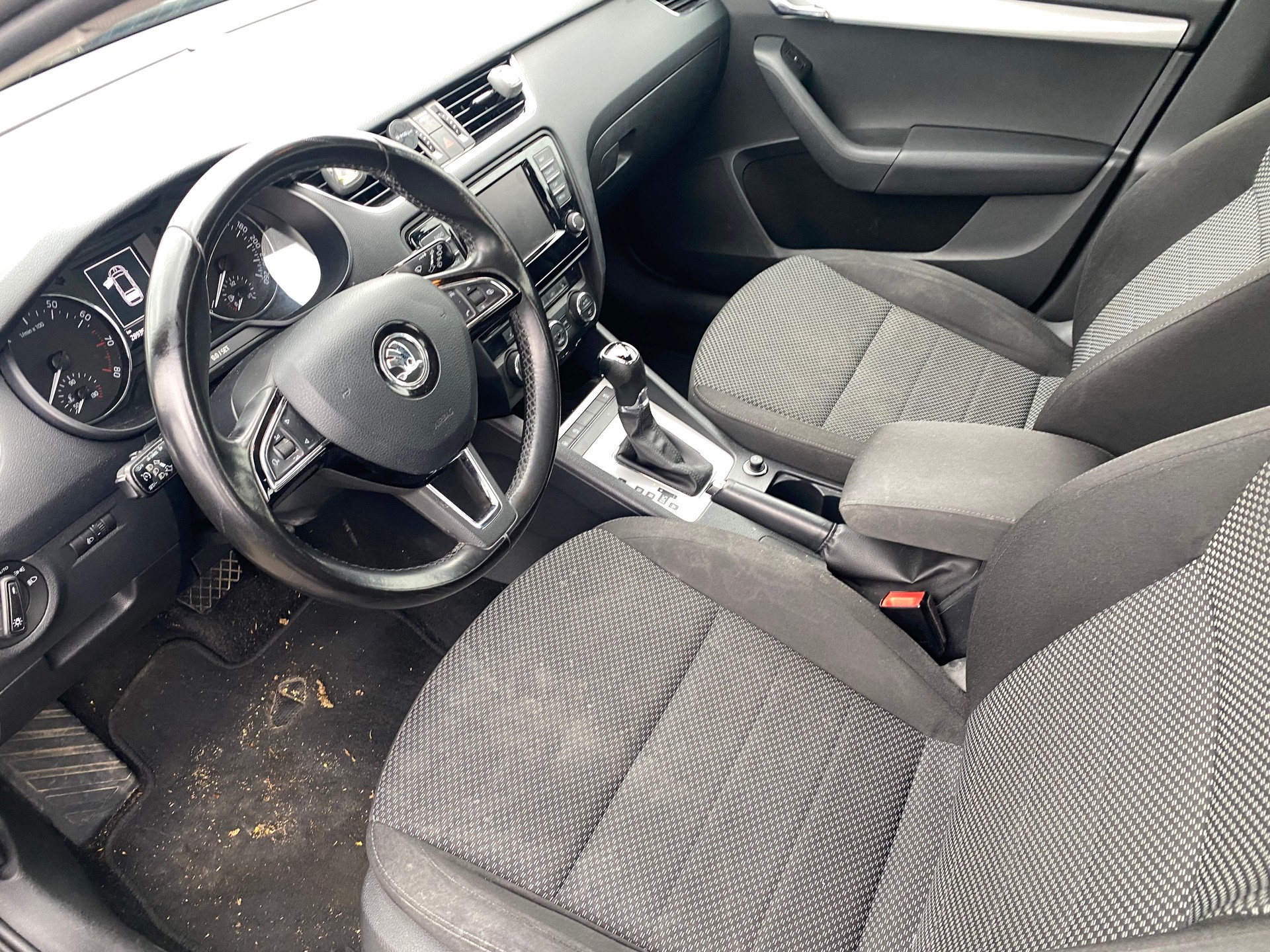 SKODA Octavia Combi 1.8 TSI Ambition 4x4 DSG-image-5