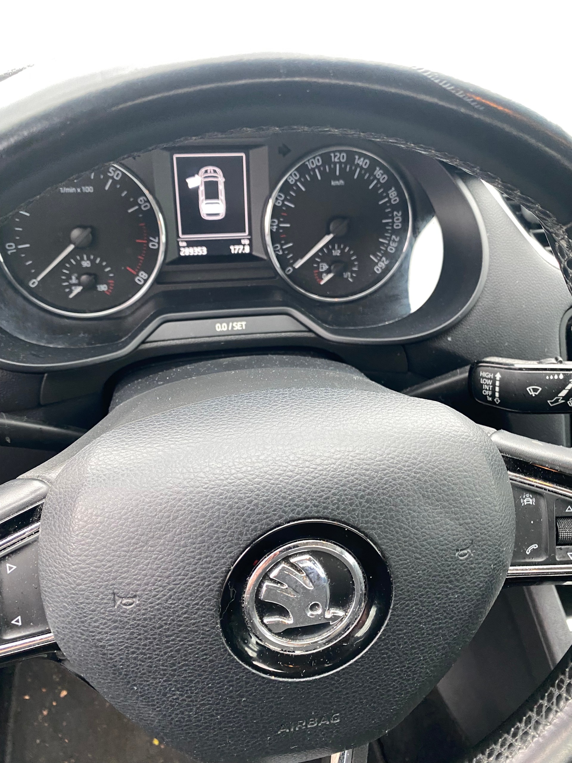 SKODA Octavia Combi 1.8 TSI Ambition 4x4 DSG-image-4