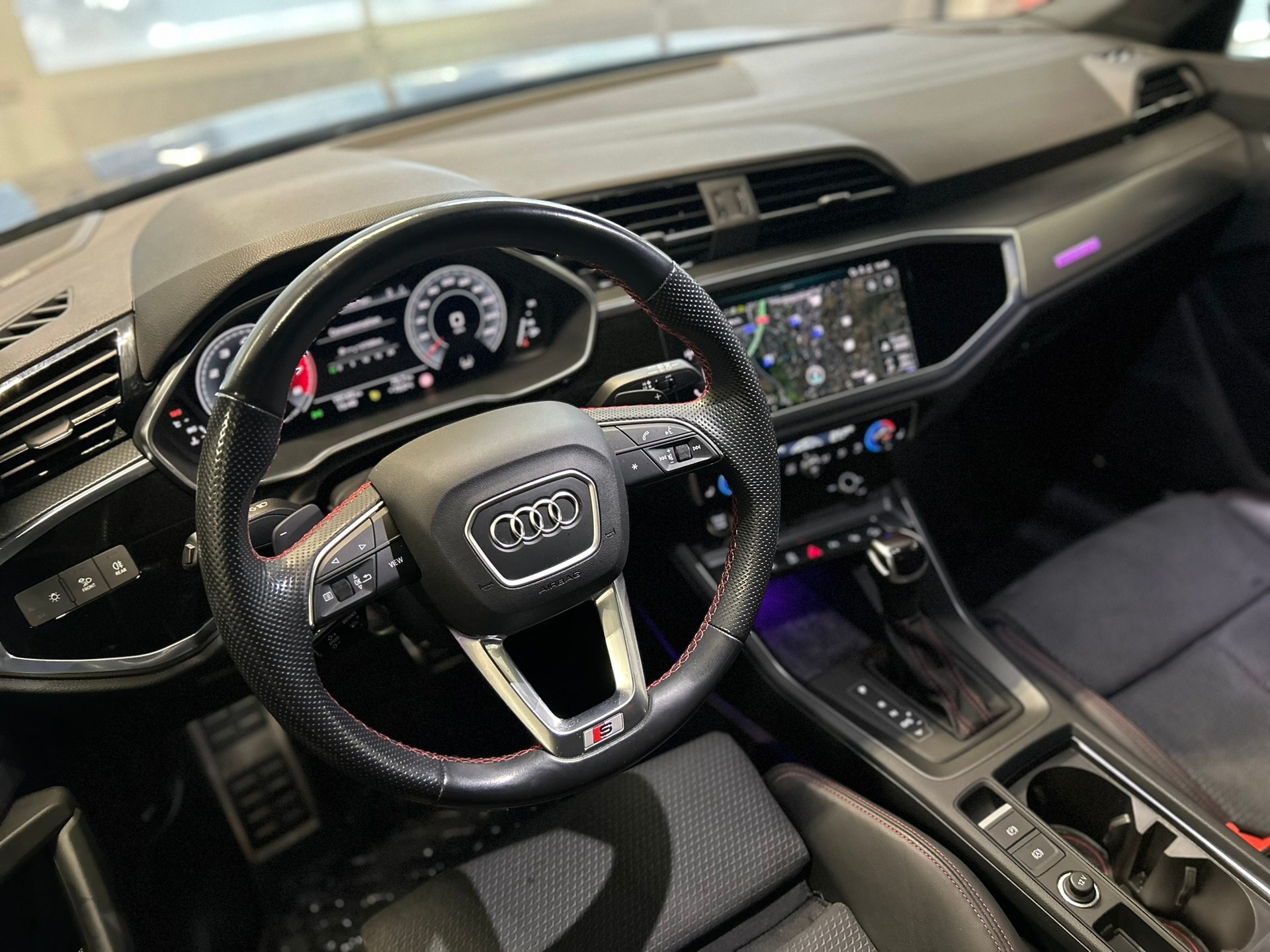 AUDI Q3 Sportback 45 TFSI S line quattro S-tronic-image-8