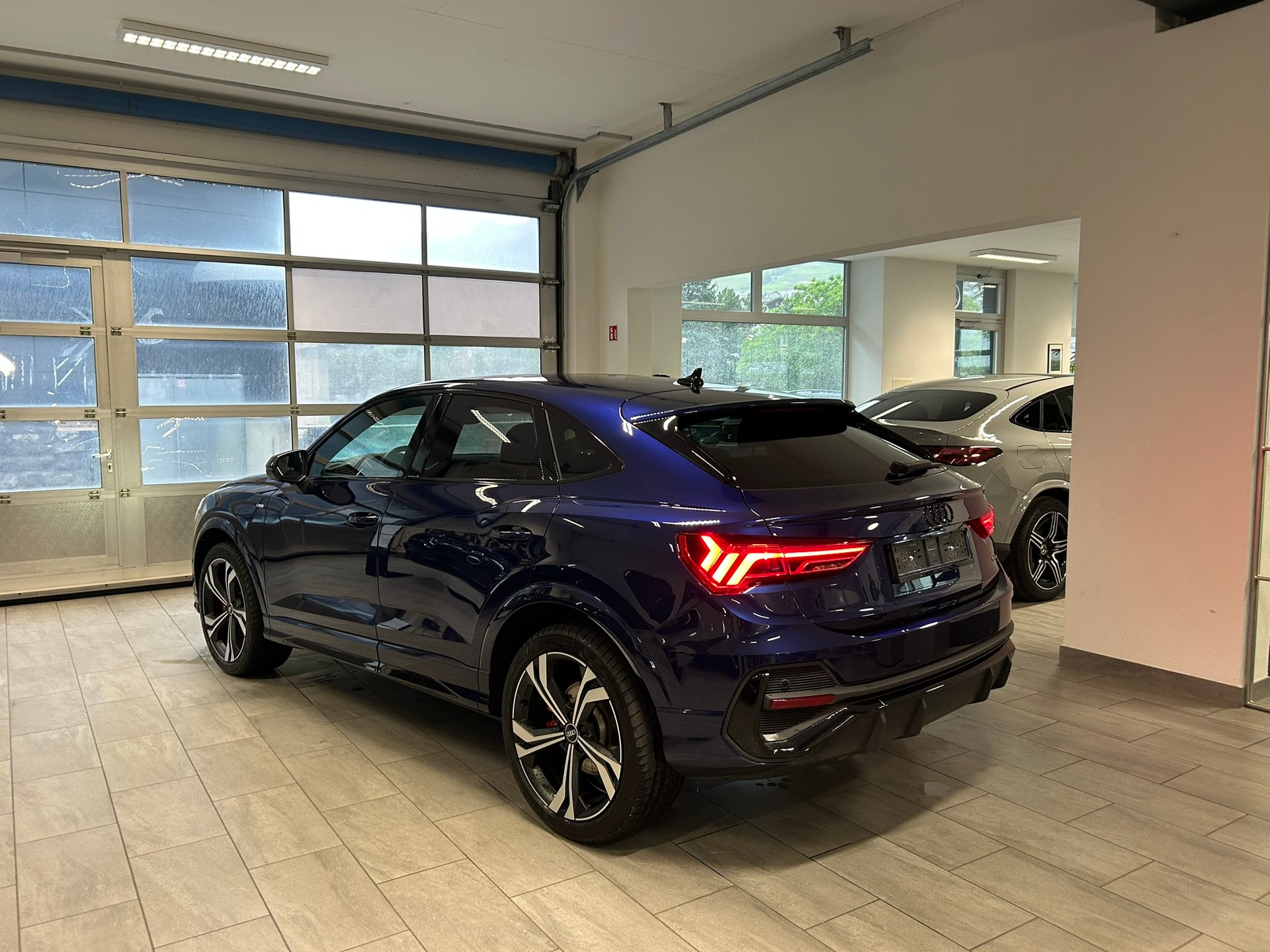 AUDI Q3 Sportback 45 TFSI S line quattro S-tronic-image-4