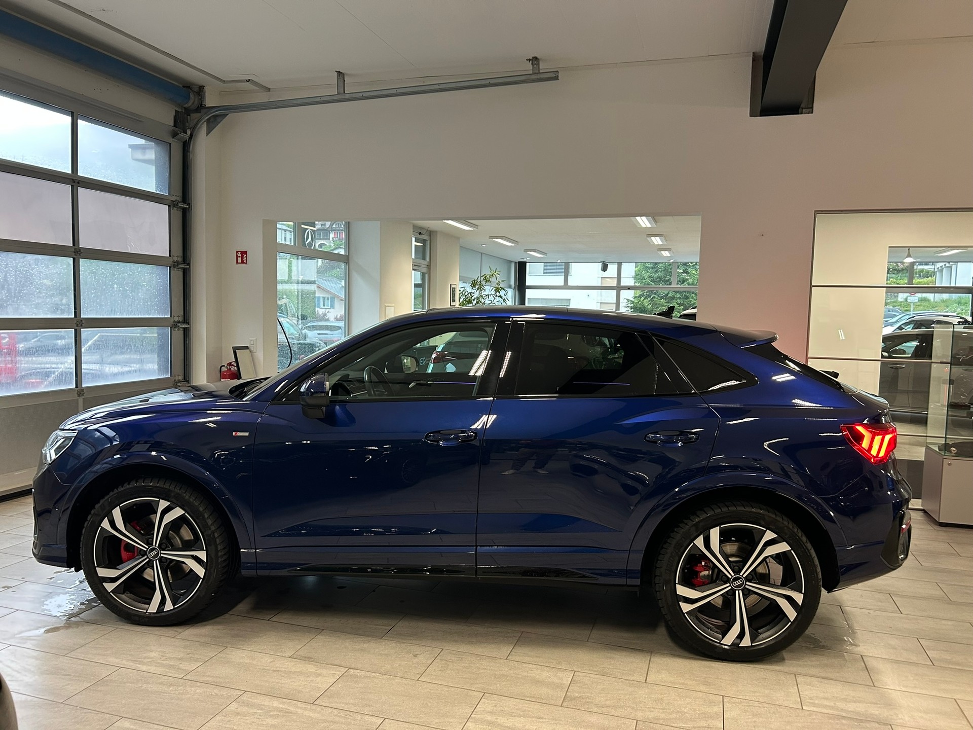 AUDI Q3 Sportback 45 TFSI S line quattro S-tronic-image-5