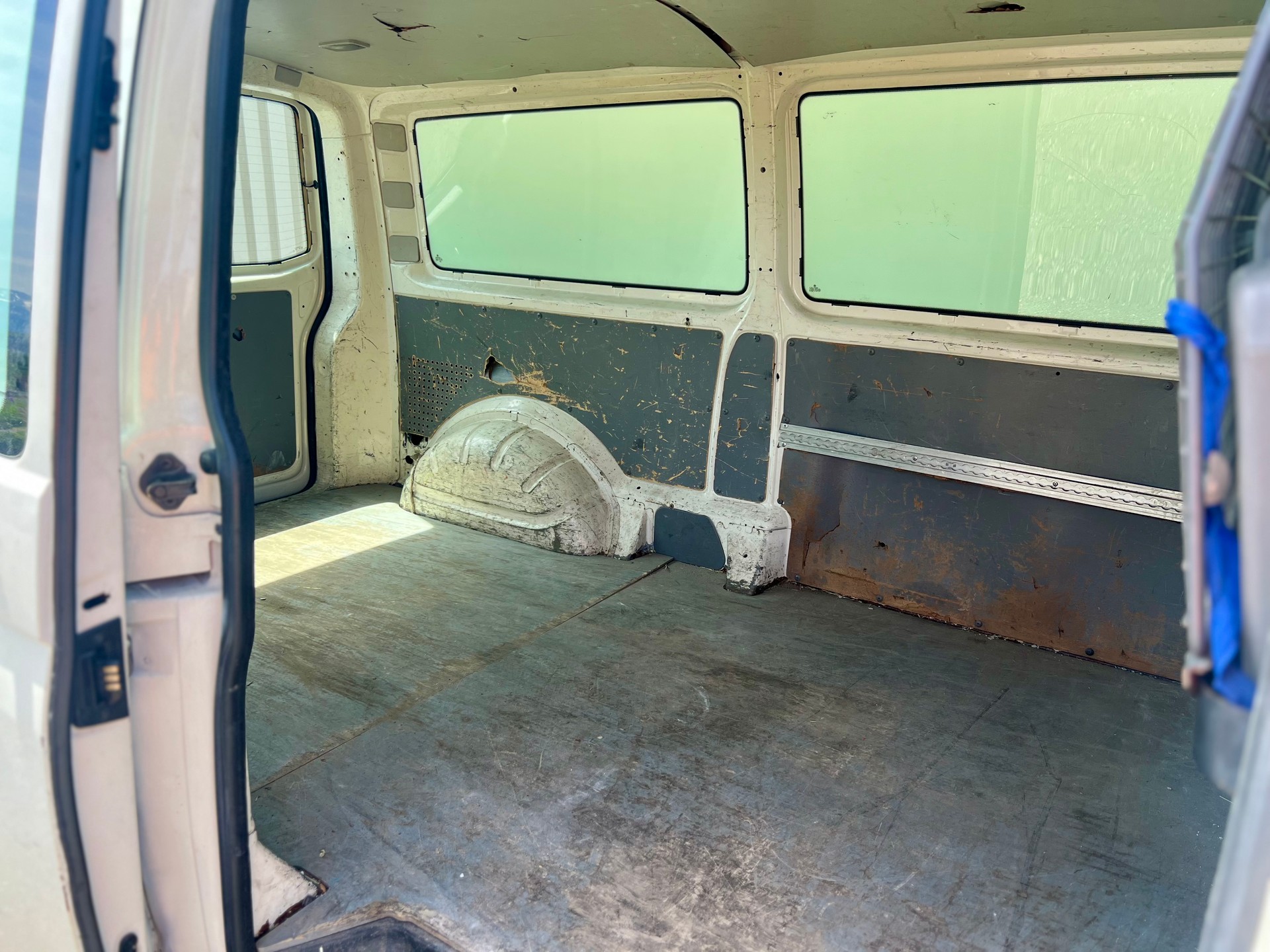 VW T5 2.5 TDI PD 4MOTION-image-12