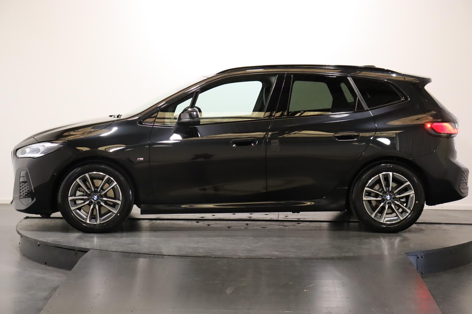 BMW 223i xDrive SDKG Active Tourer-image-1