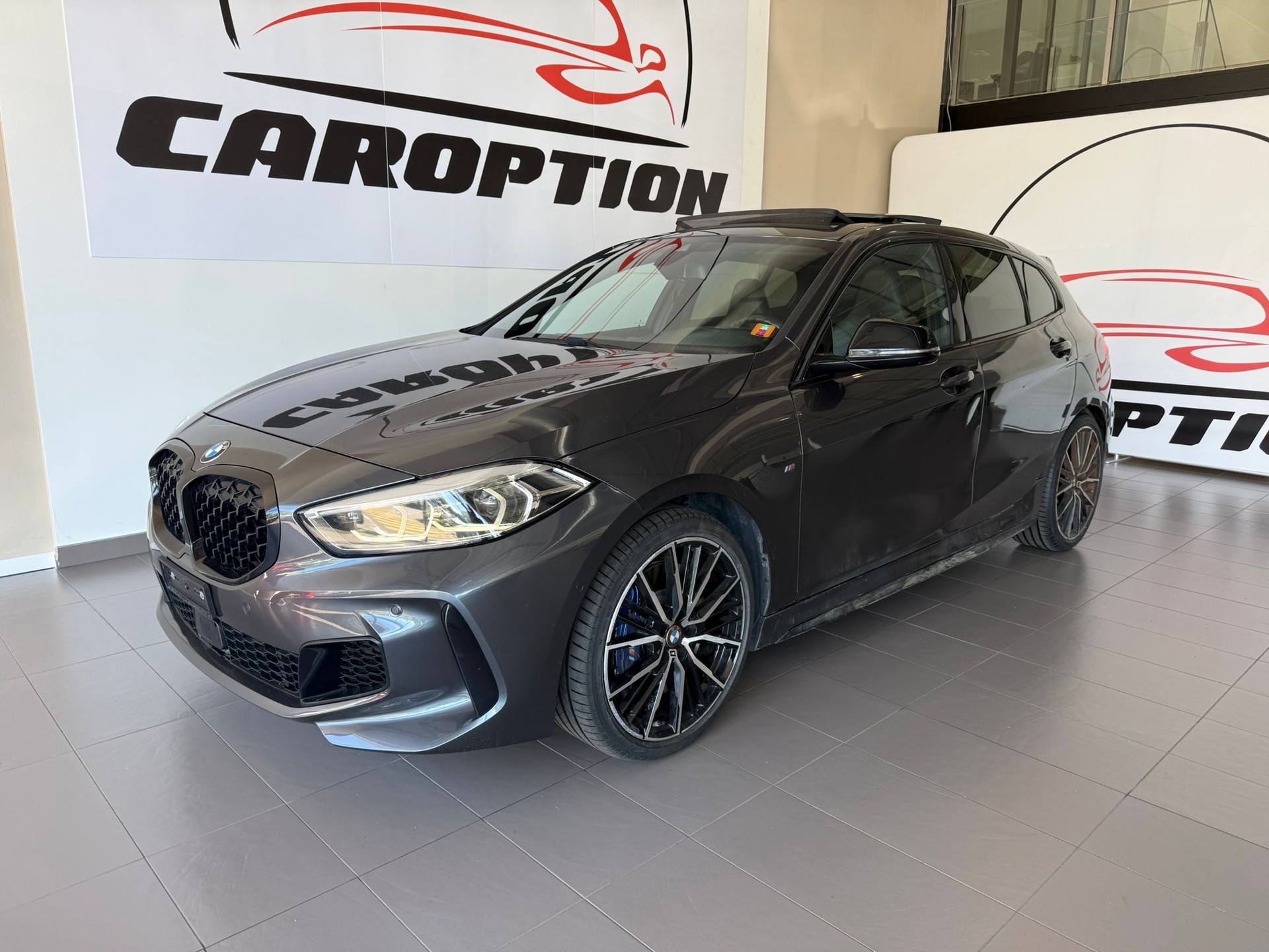 BMW M135i xDrive Steptronic-image-0
