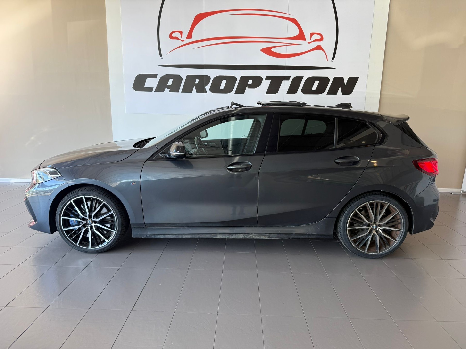 BMW M135i xDrive Steptronic-image-7