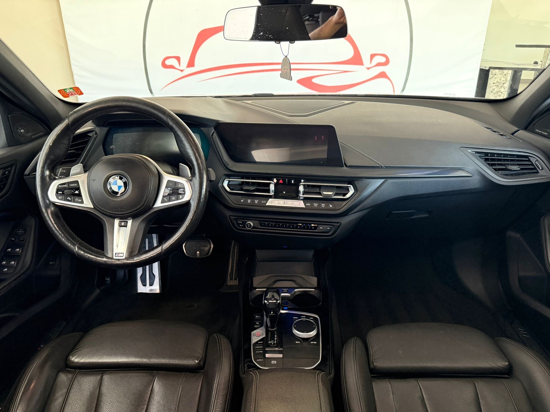 BMW M135i xDrive Steptronic-image-18