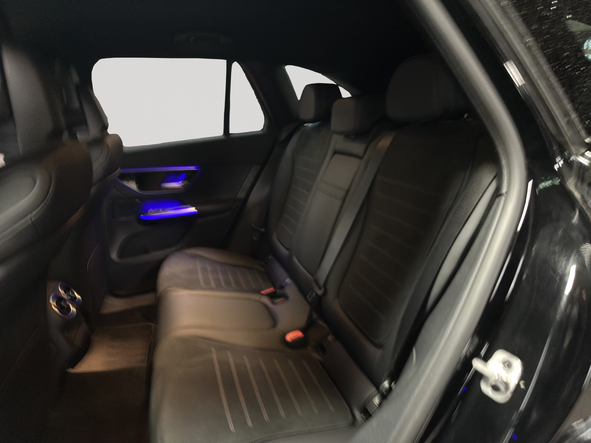 MERCEDES-BENZ C 300 d 4Matic AMG Line 9G-Tronic Night-image-7
