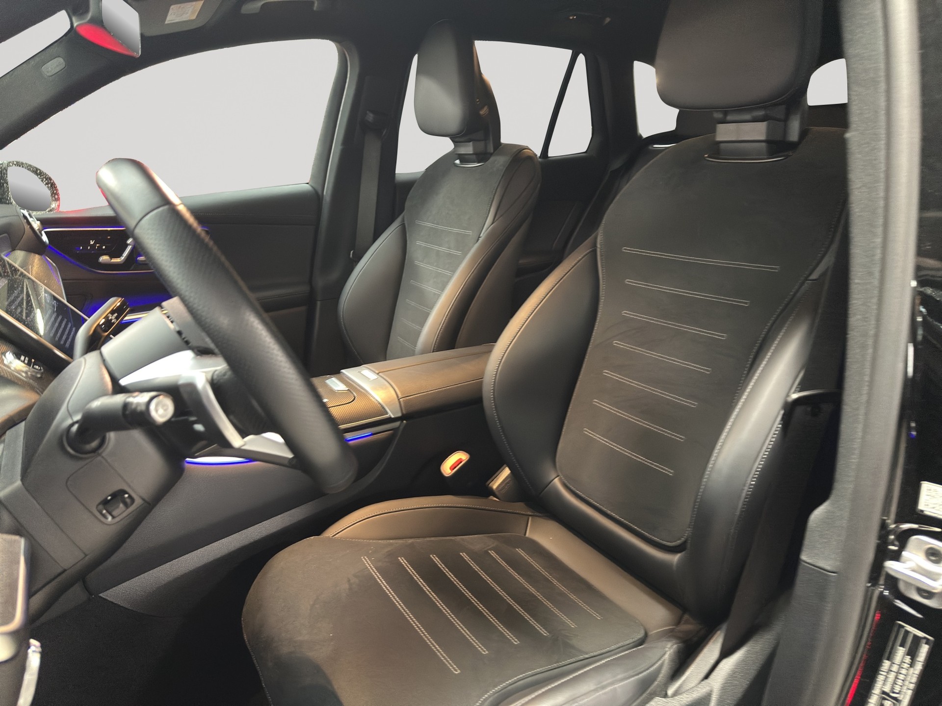 MERCEDES-BENZ C 300 d 4Matic AMG Line 9G-Tronic Night-image-5