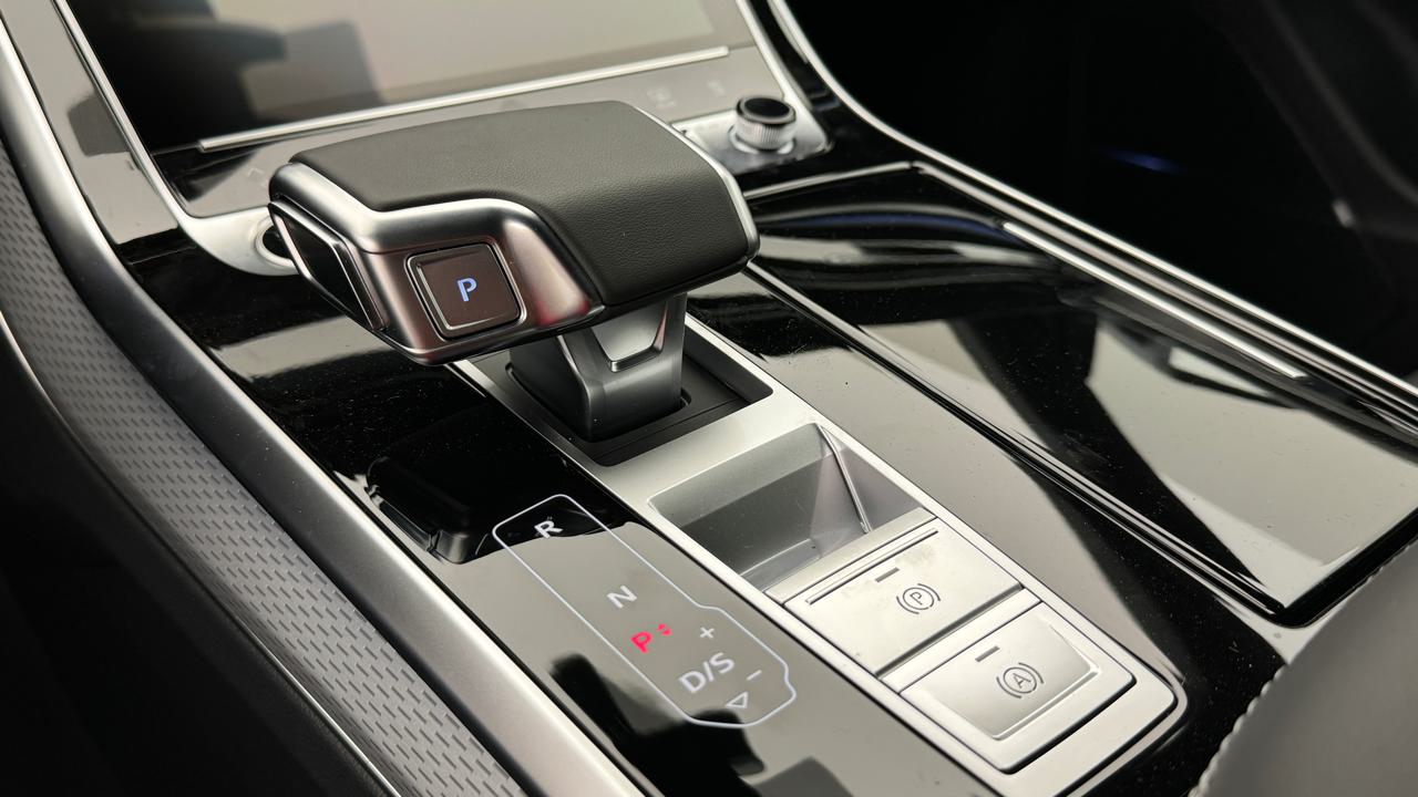 AUDI Q8 SUV TDI quattro 210 kW S line-image-10