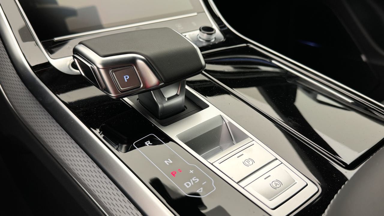 AUDI Q8 SUV TDI quattro 210 kW S line-image-10