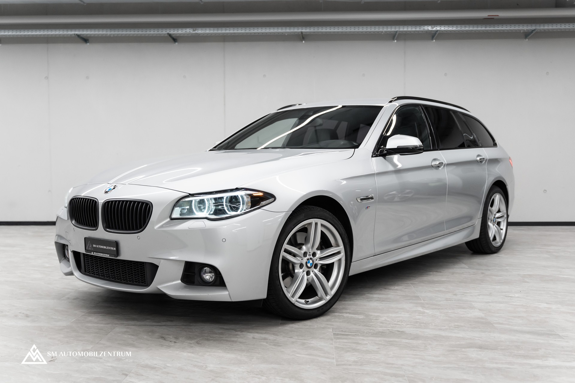 BMW 528i xDrive Touring Steptronic xDrive M Sport / Rückfahrkamera / Komfortzugang / Ambiente-image-0