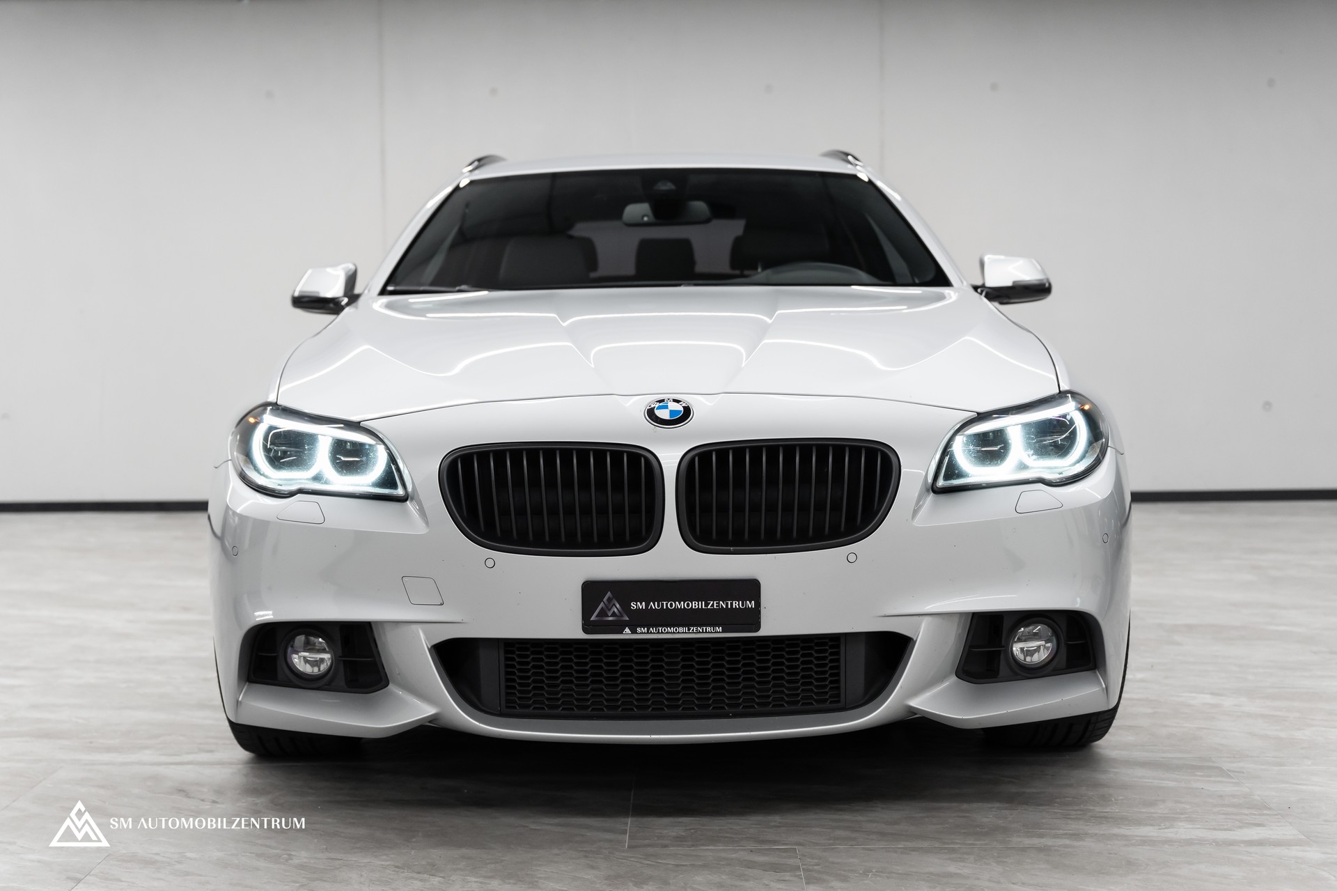 BMW 528i xDrive Touring Steptronic xDrive M Sport / Rückfahrkamera / Komfortzugang / Ambiente-image-1