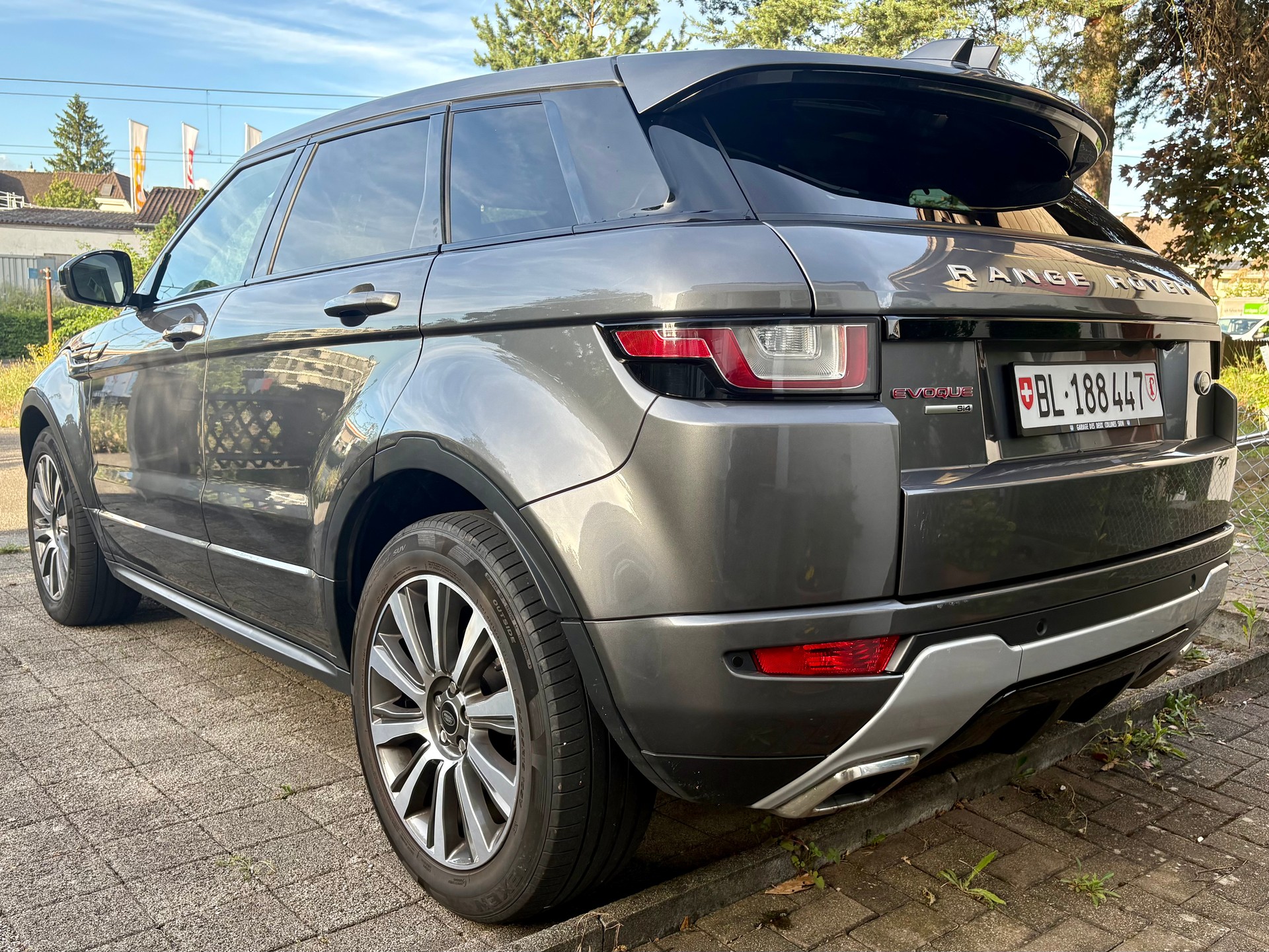 LAND ROVER 2.0 Si4 SE Dynamic-image-3