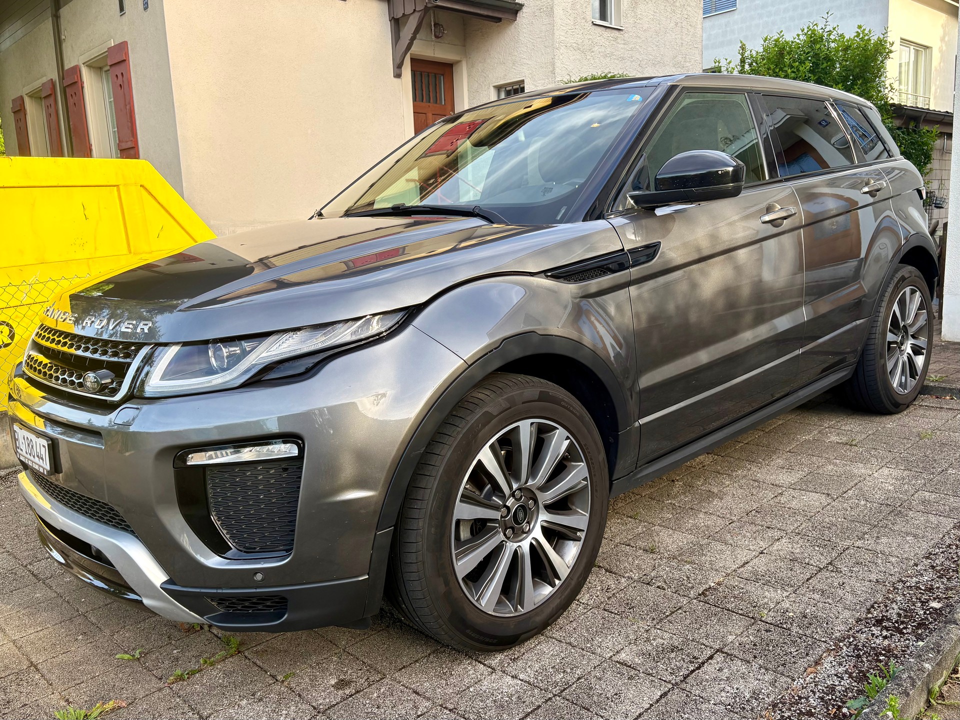 LAND ROVER 2.0 Si4 SE Dynamic-image-1