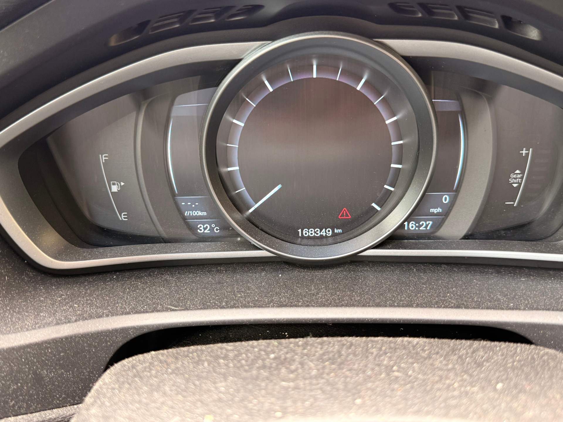 VOLVO V40 T4 Kinetic-image-3