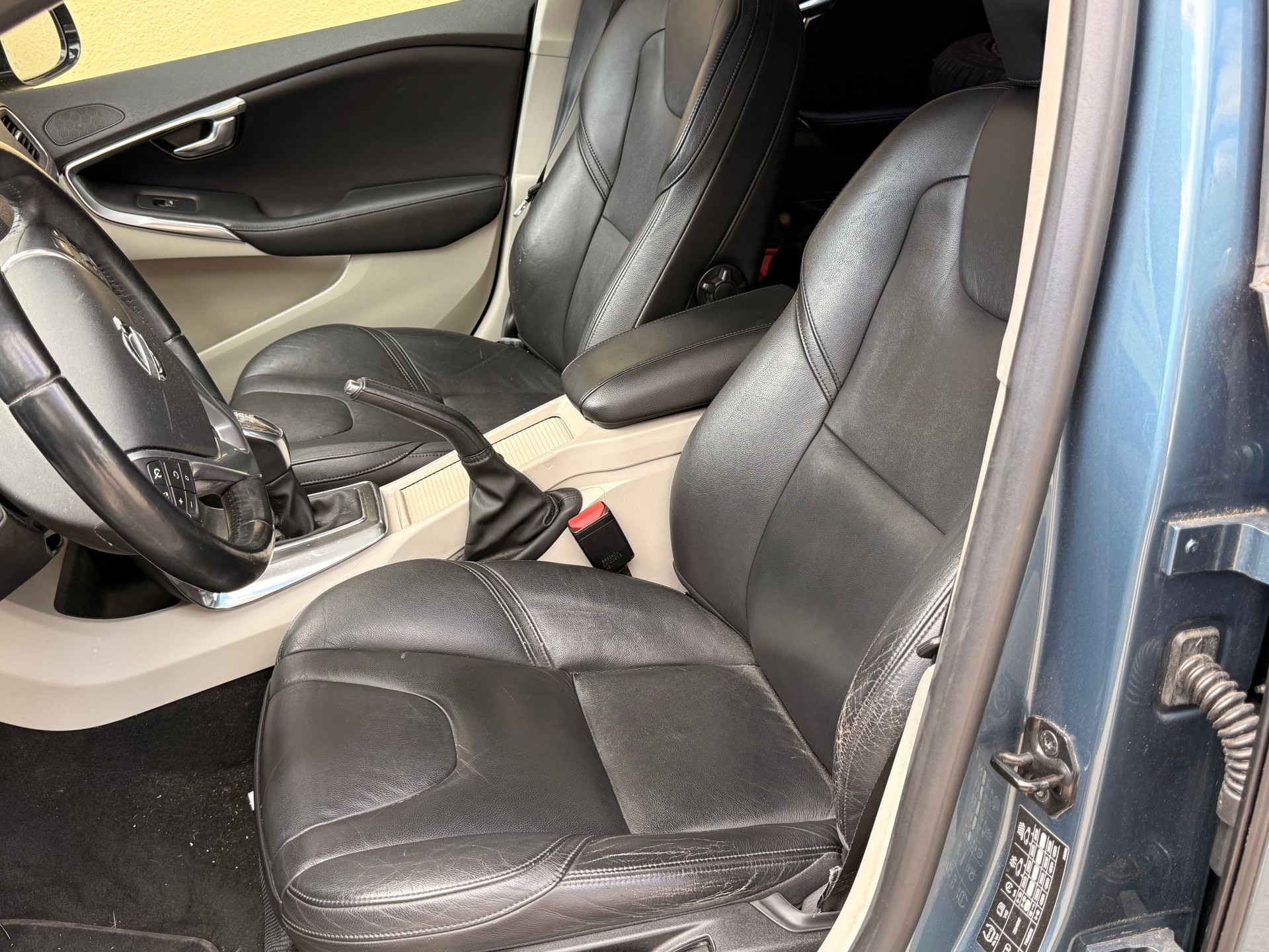 VOLVO V40 T4 Kinetic-image-8
