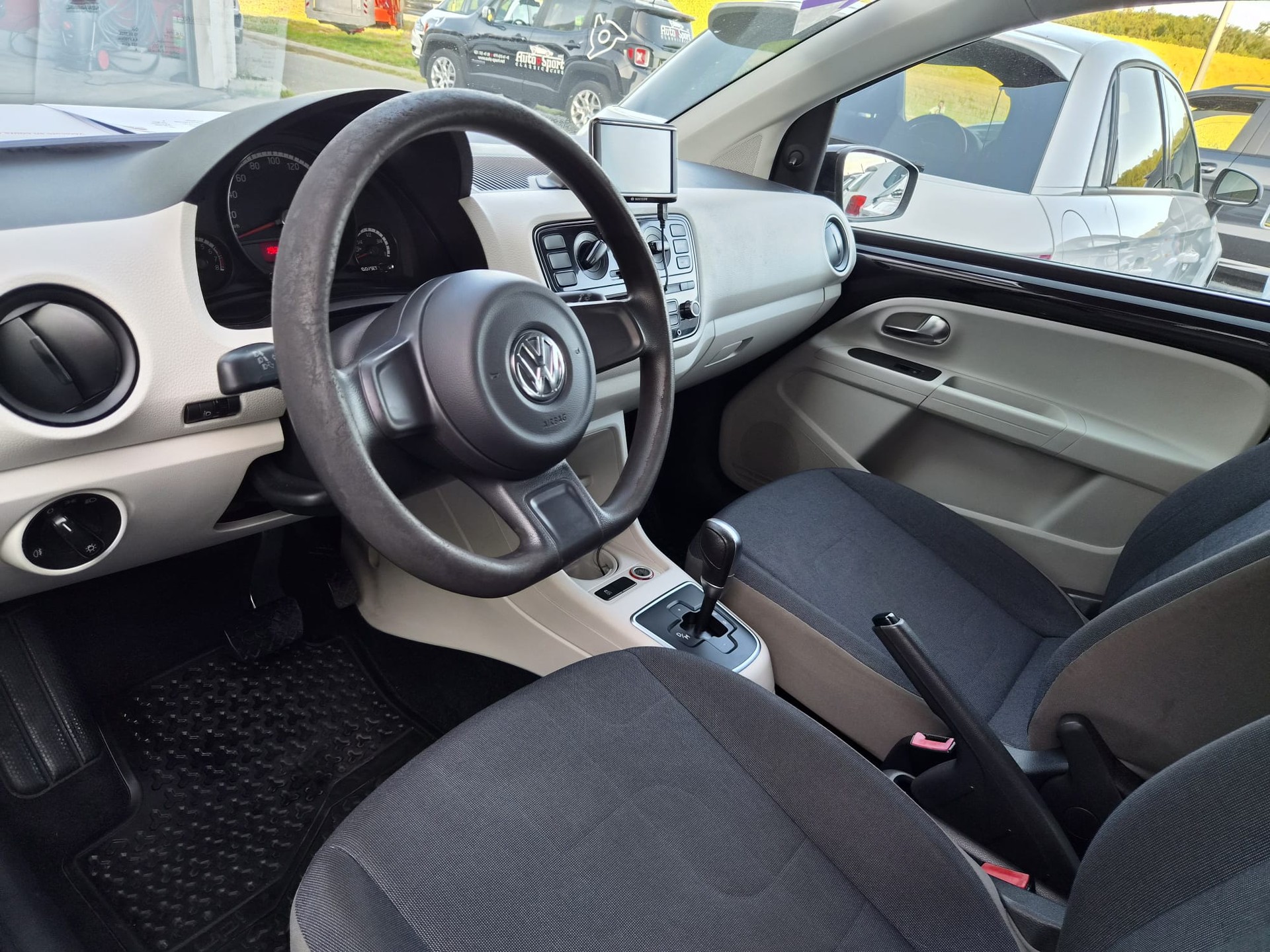 VW Up 1.0 high up ASG-image-1