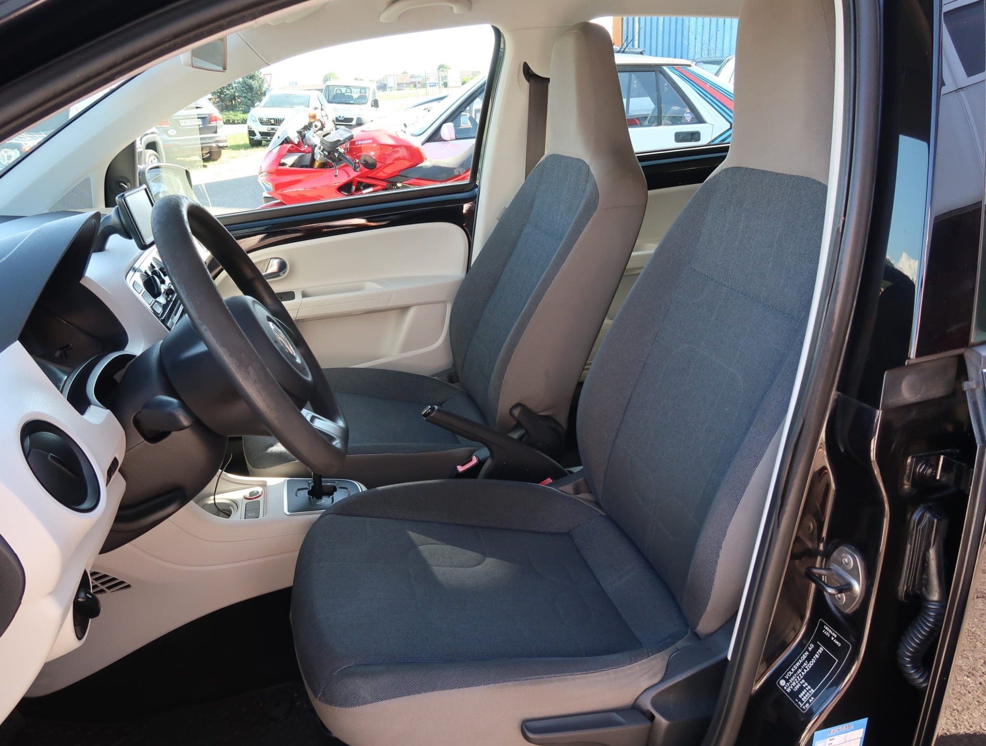 VW Up 1.0 high up ASG-image-14