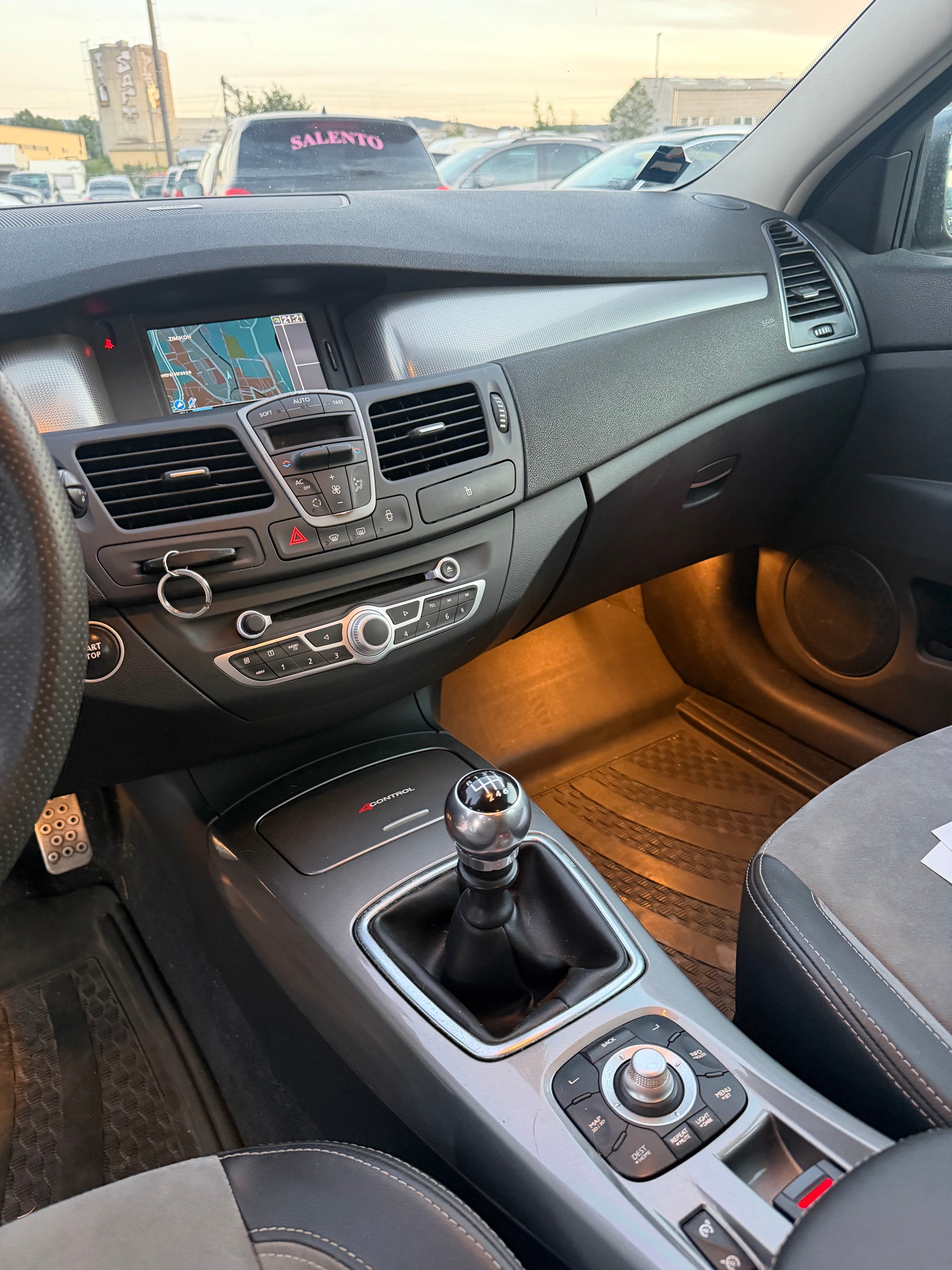 RENAULT Laguna Grandtour 2.0 dCi GT 4 Control-image-12