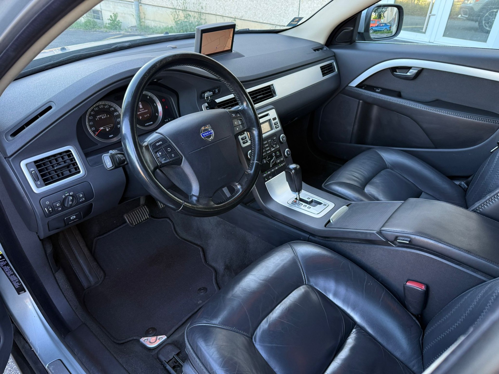 VOLVO XC70 D5 AWD Summum Geartronic-image-8