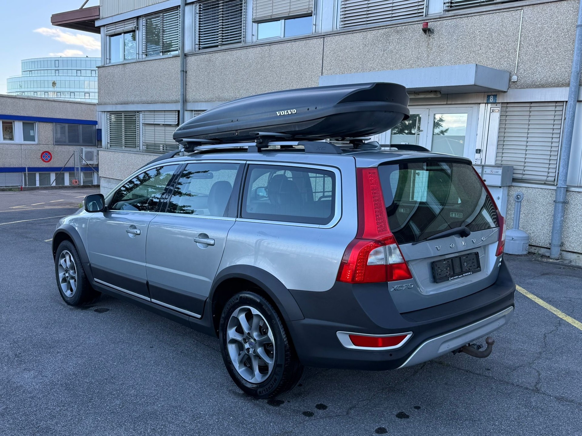 VOLVO XC70 D5 AWD Summum Geartronic-image-2
