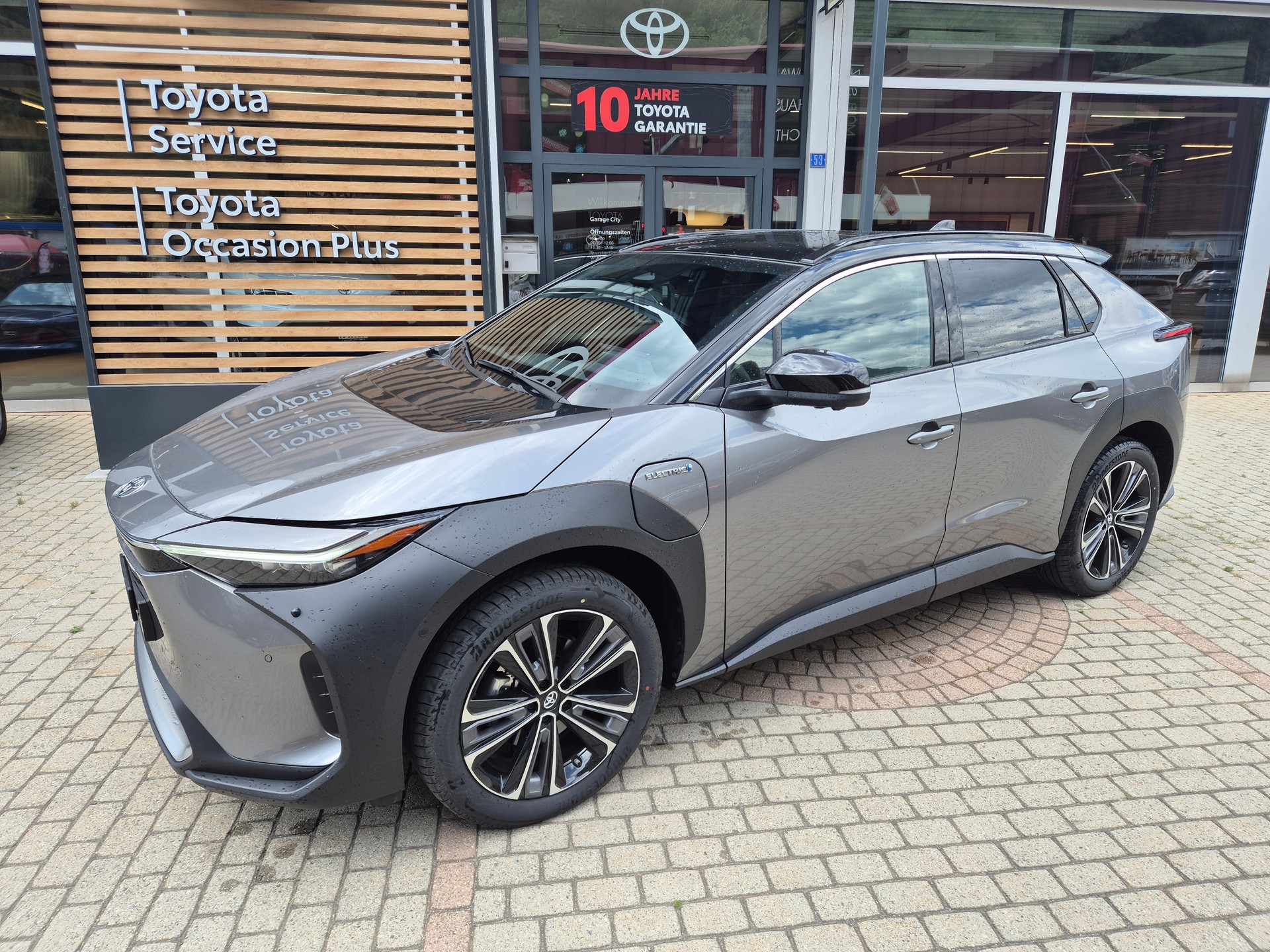 TOYOTA bZ4X Premium 71,4 kWh 4WD-image-1