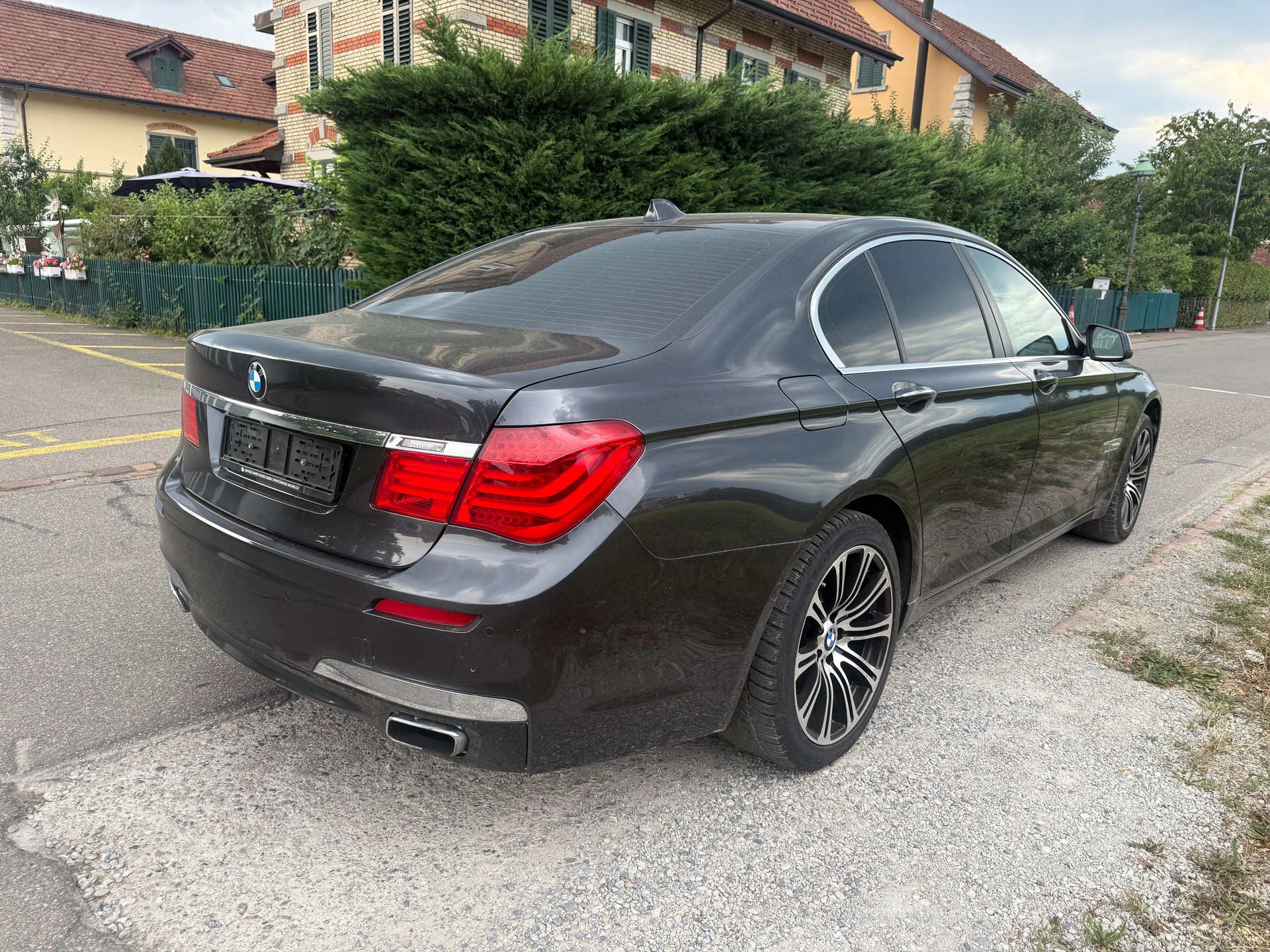 BMW 750i L-image-3