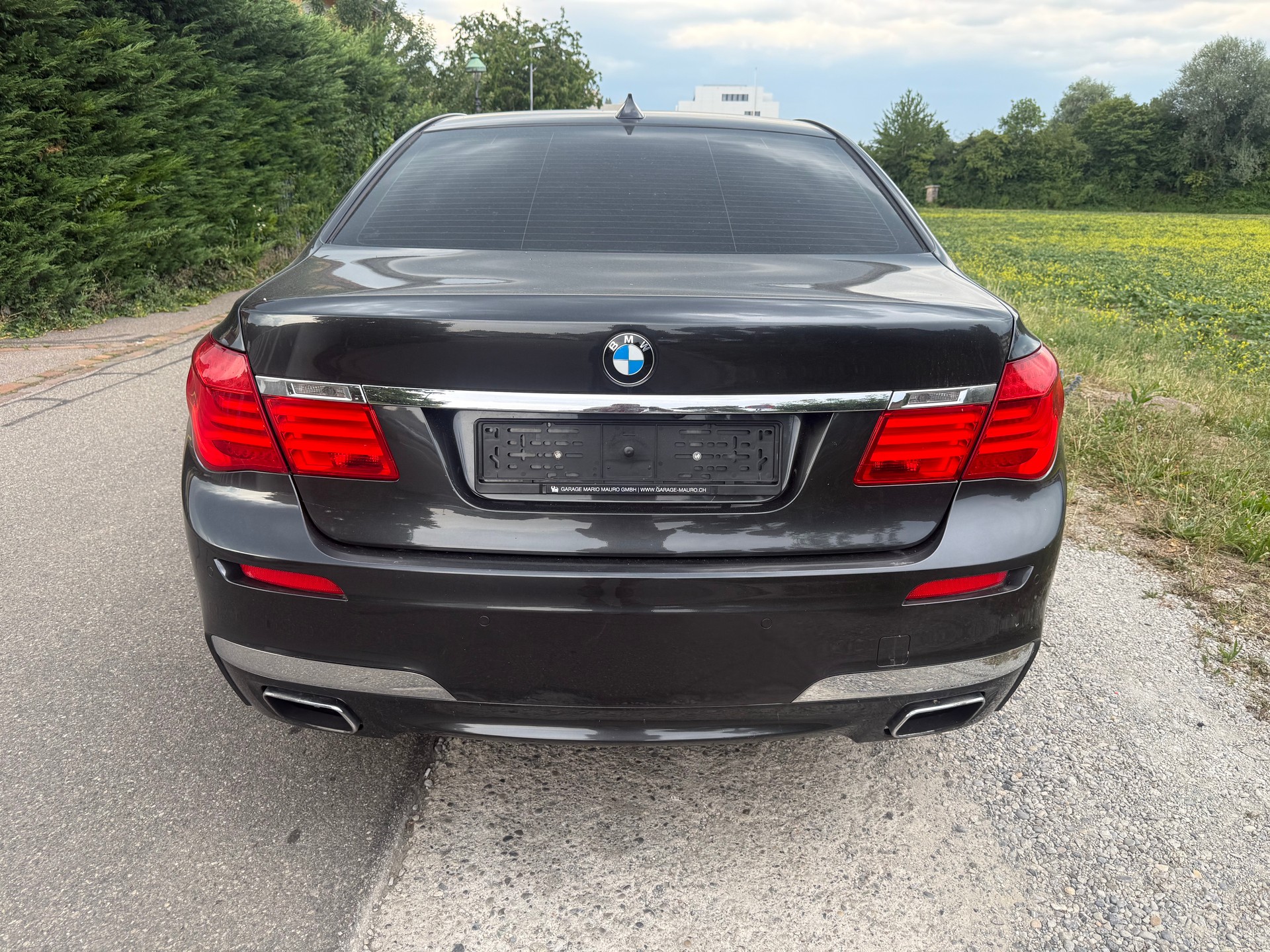 BMW 750i L-image-4