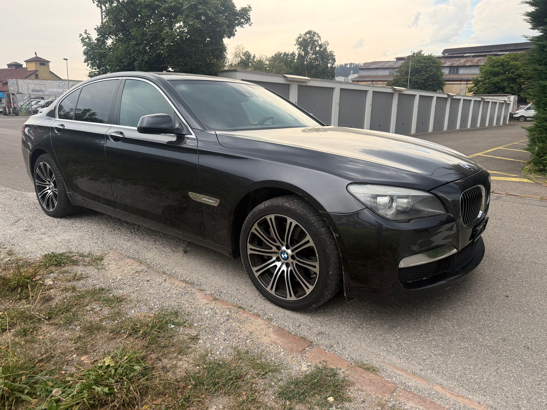 BMW 750i L-image-2