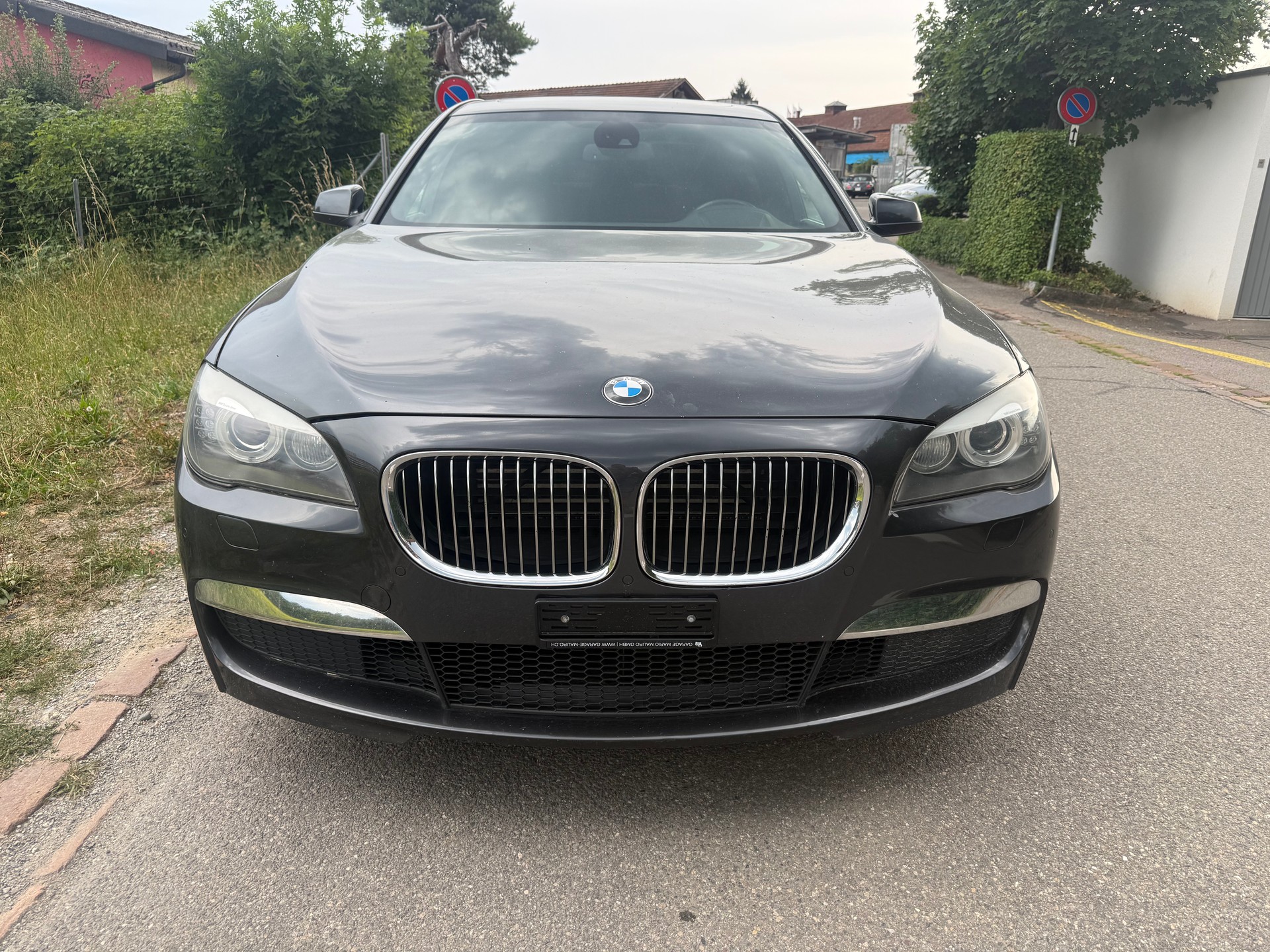 BMW 750i L-image-1