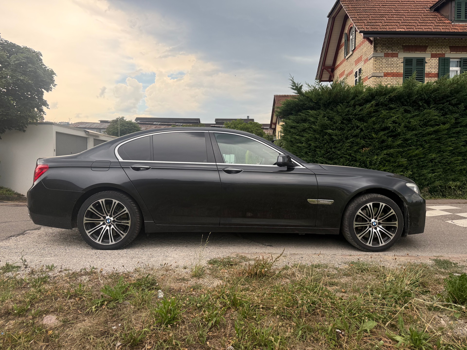 BMW 750i L-image-5