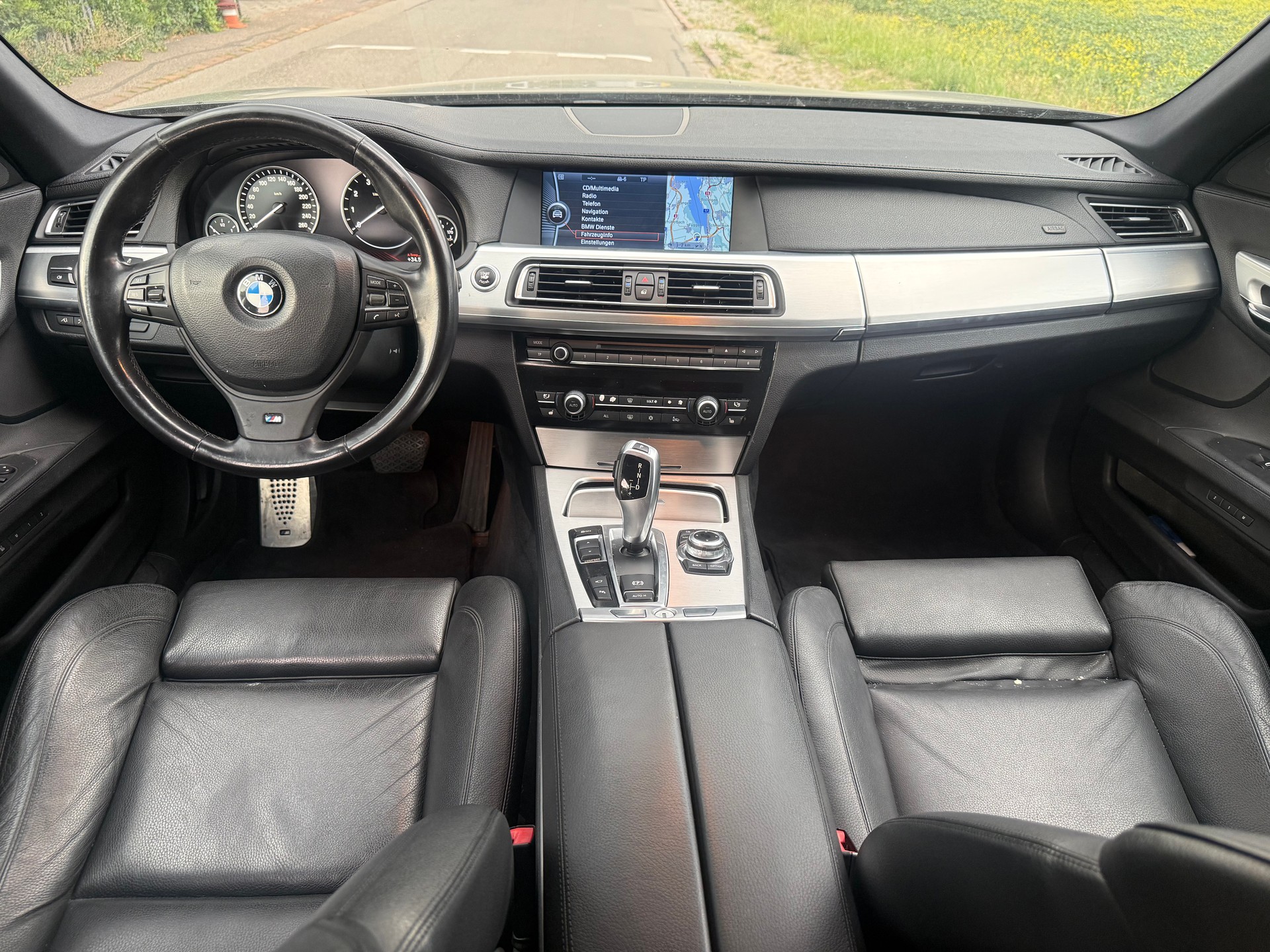 BMW 750i L-image-9
