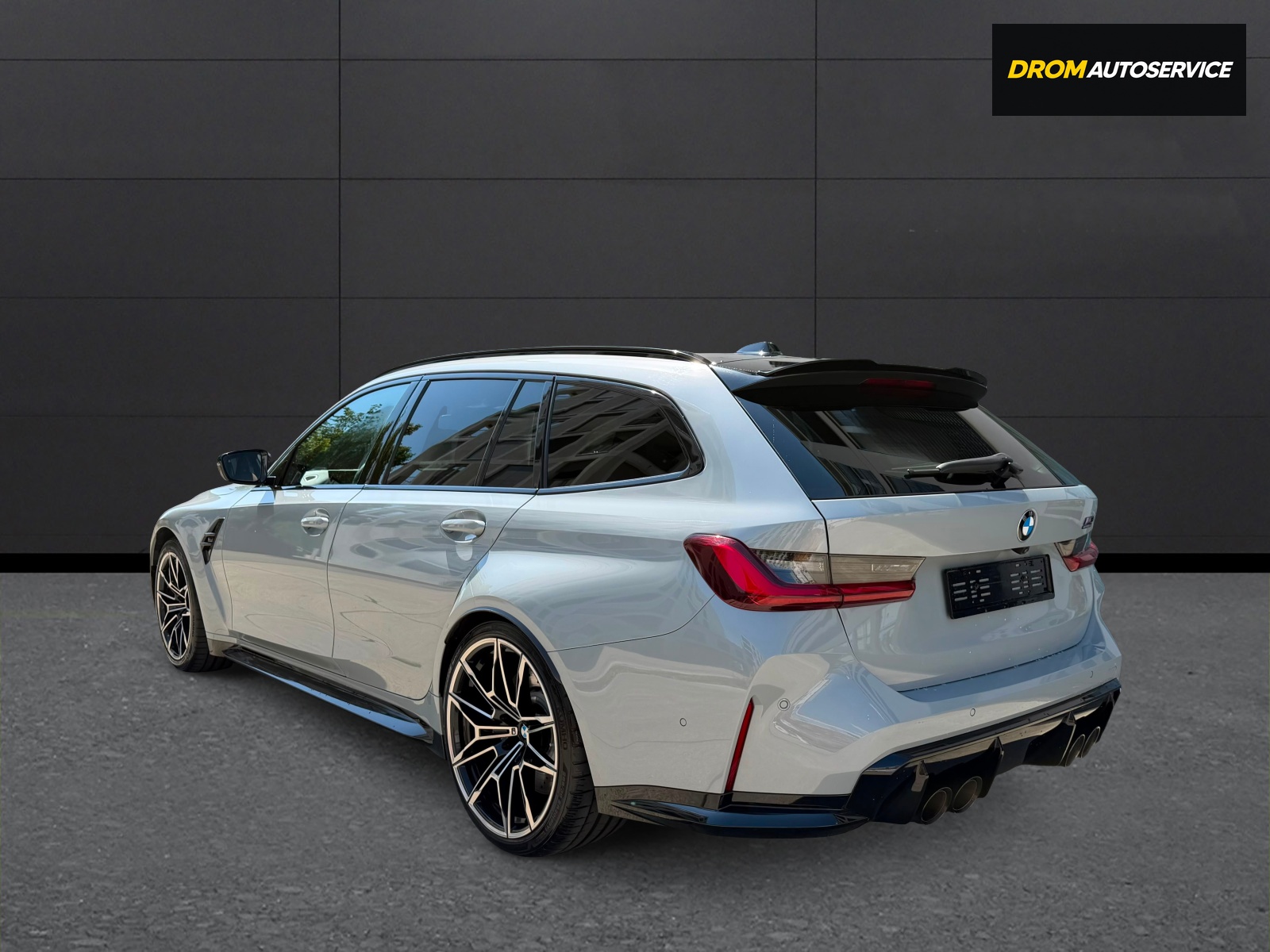 BMW M3 Touring xDrive Competition M-showroom-element-3