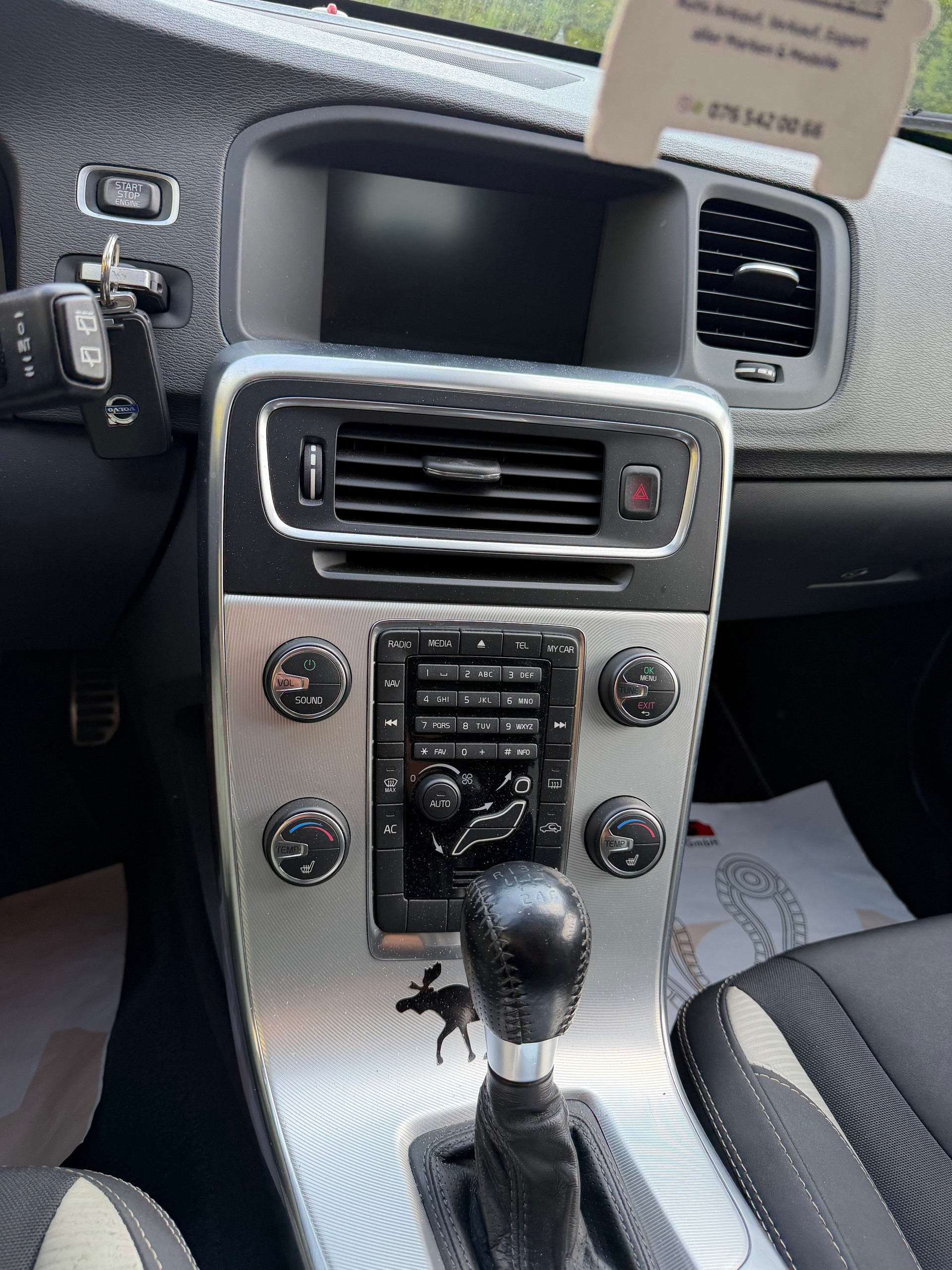VOLVO V60 T5 R-Design-image-10