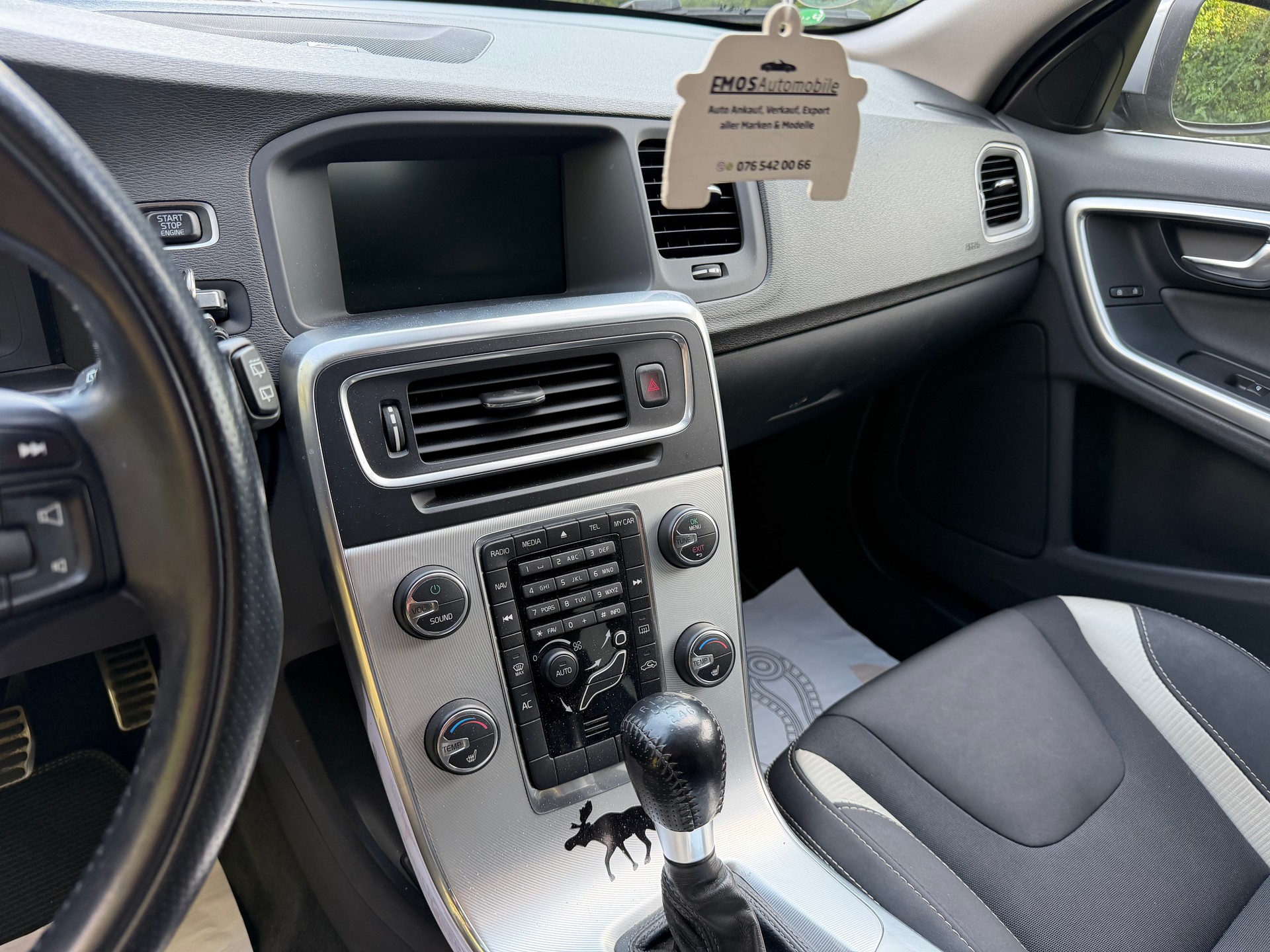 VOLVO V60 T5 R-Design-image-9