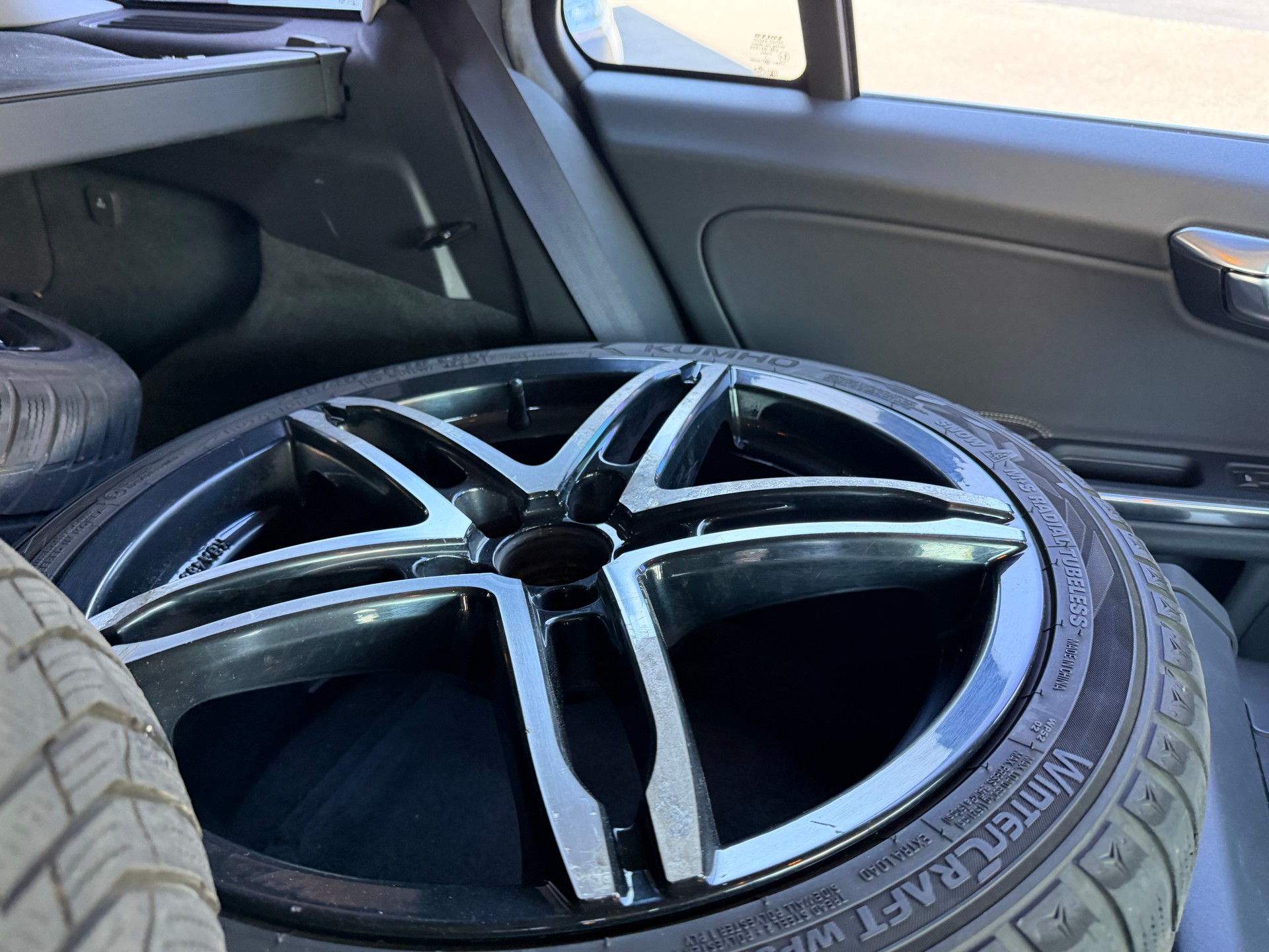 VOLVO V60 T5 R-Design-image-13