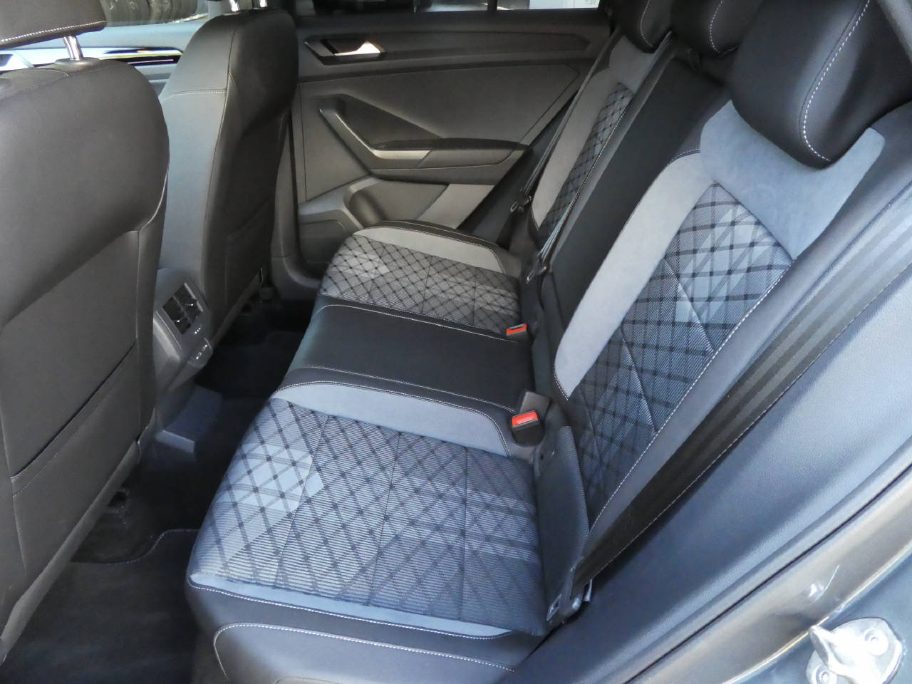 VW T-Roc 1.5 TSI EVO R-Line DSG-image-9