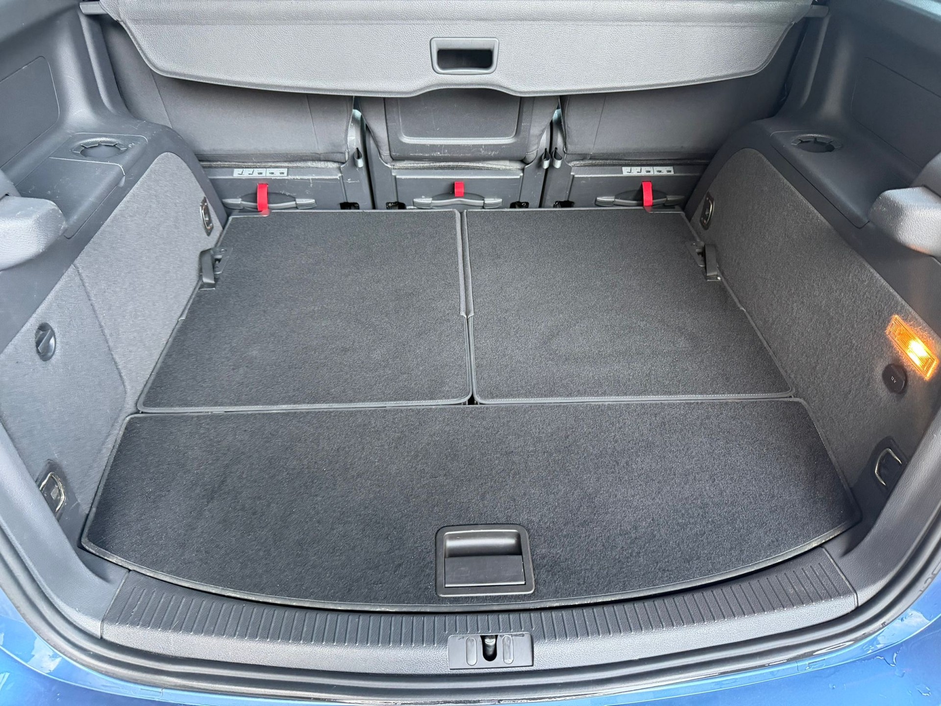 VW Touran 1.6 TDI Highline DSG-image-11