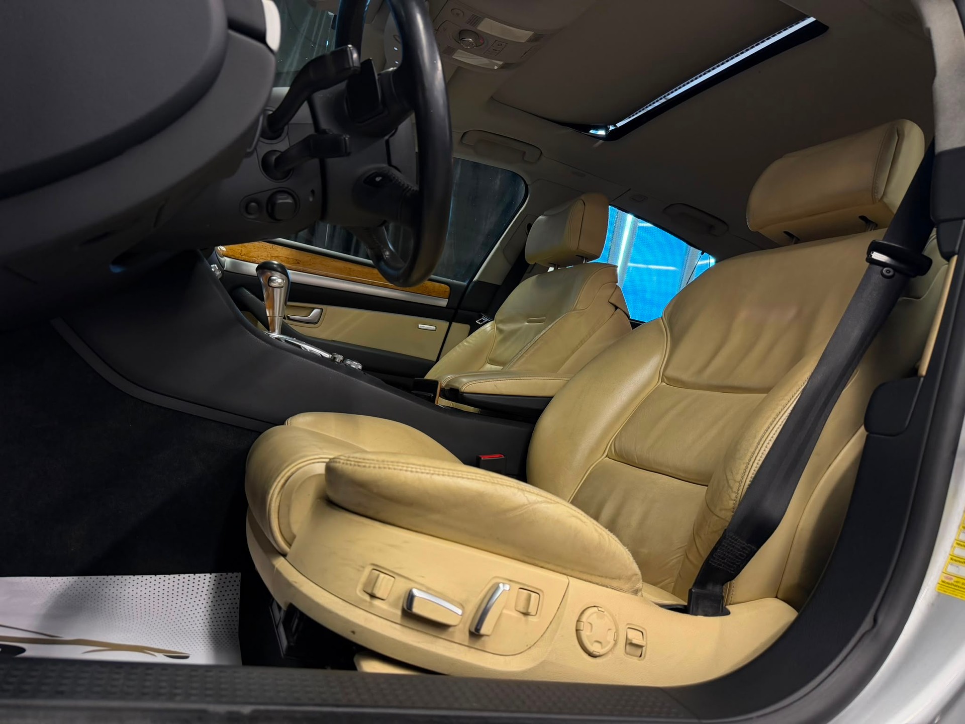 AUDI A8 4.2 TDI quattro tiptronic-image-10