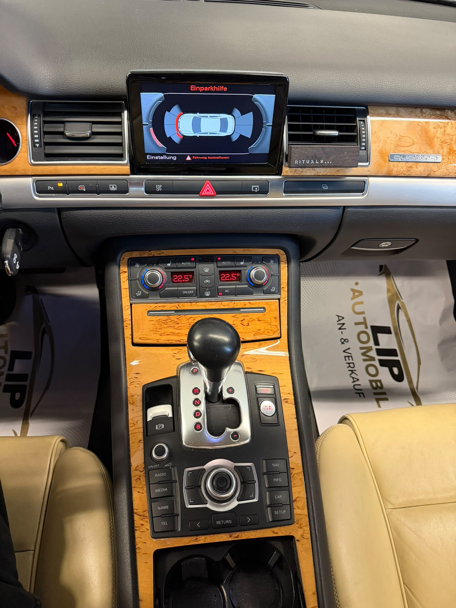 AUDI A8 4.2 TDI quattro tiptronic-image-13