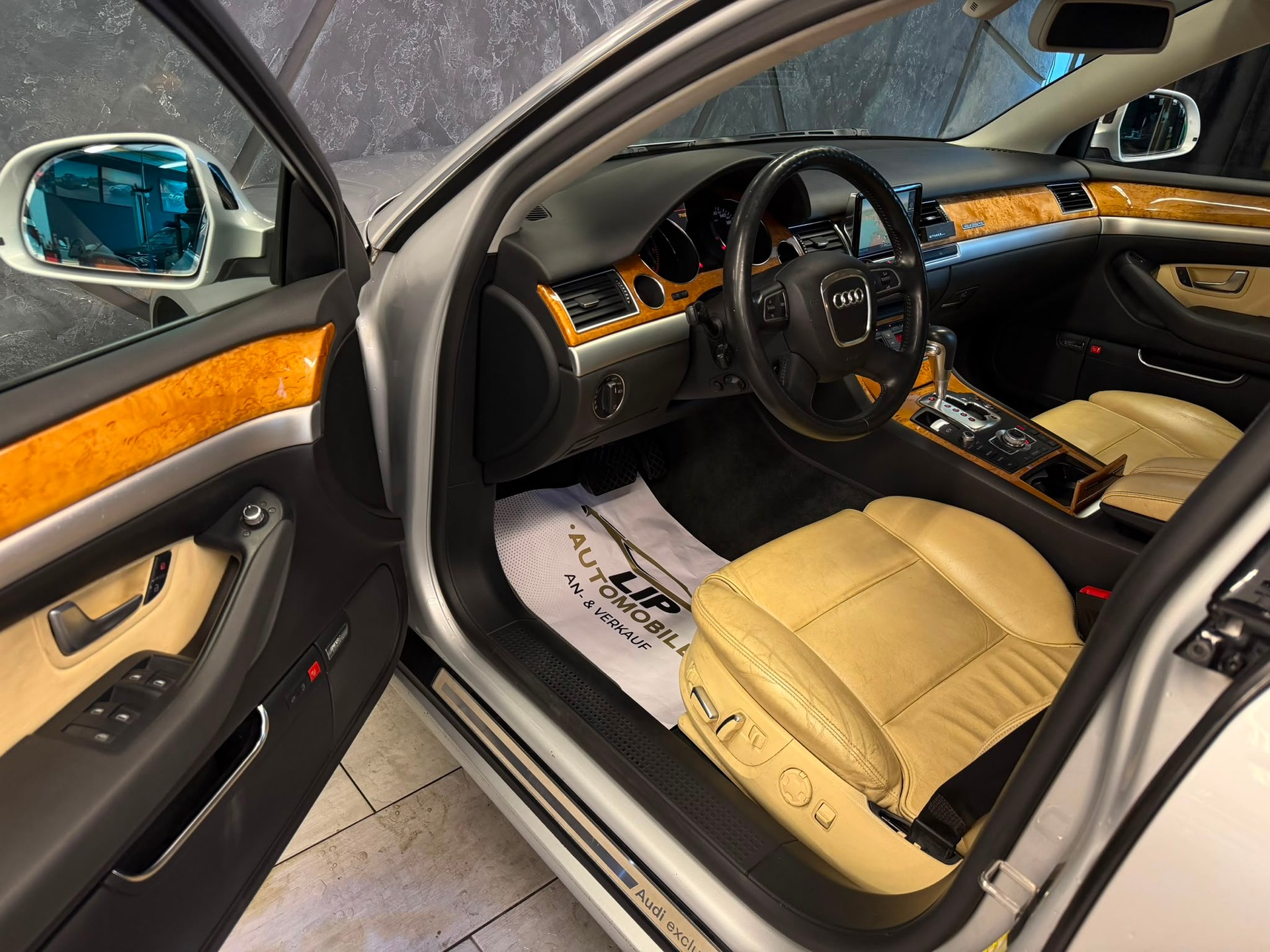 AUDI A8 4.2 TDI quattro tiptronic-image-8