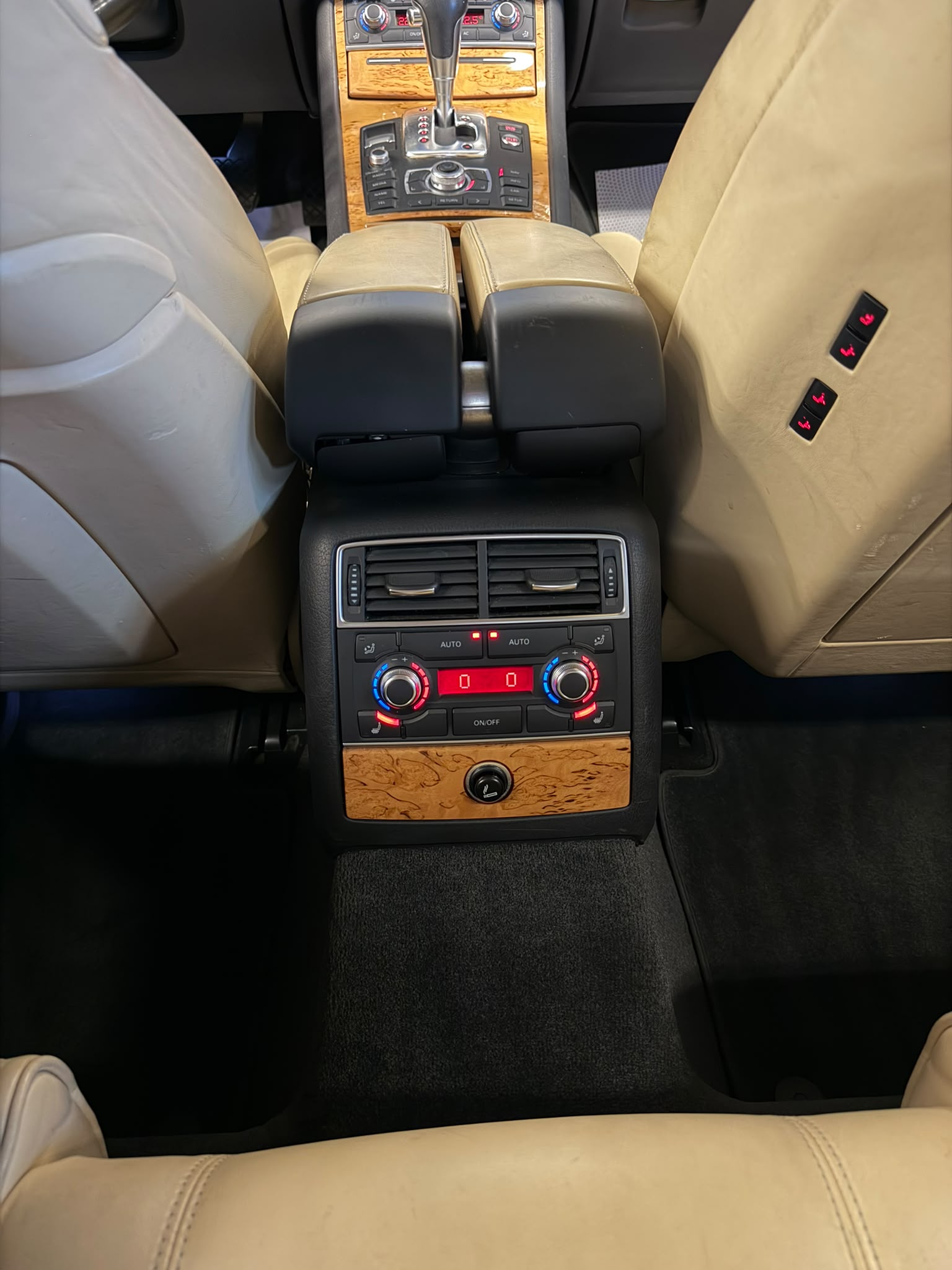 AUDI A8 4.2 TDI quattro tiptronic-image-11