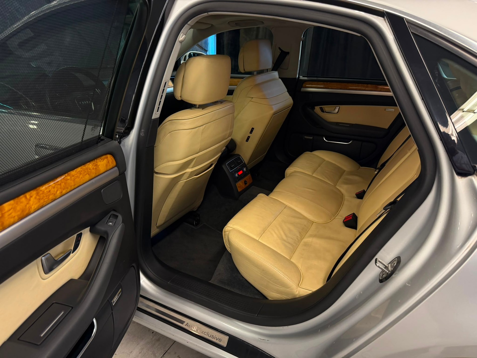 AUDI A8 4.2 TDI quattro tiptronic-image-12