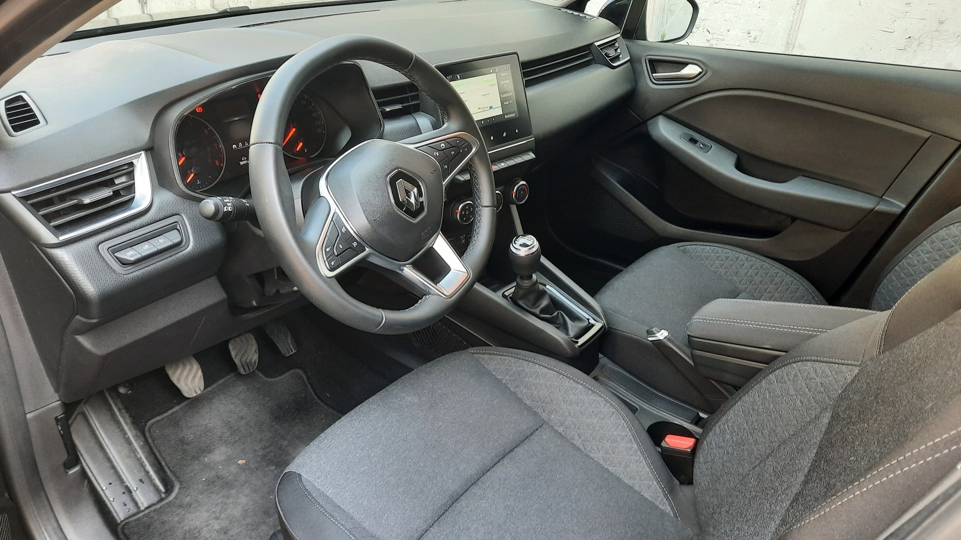 RENAULT Clio 1.0 Equilibre-image-5