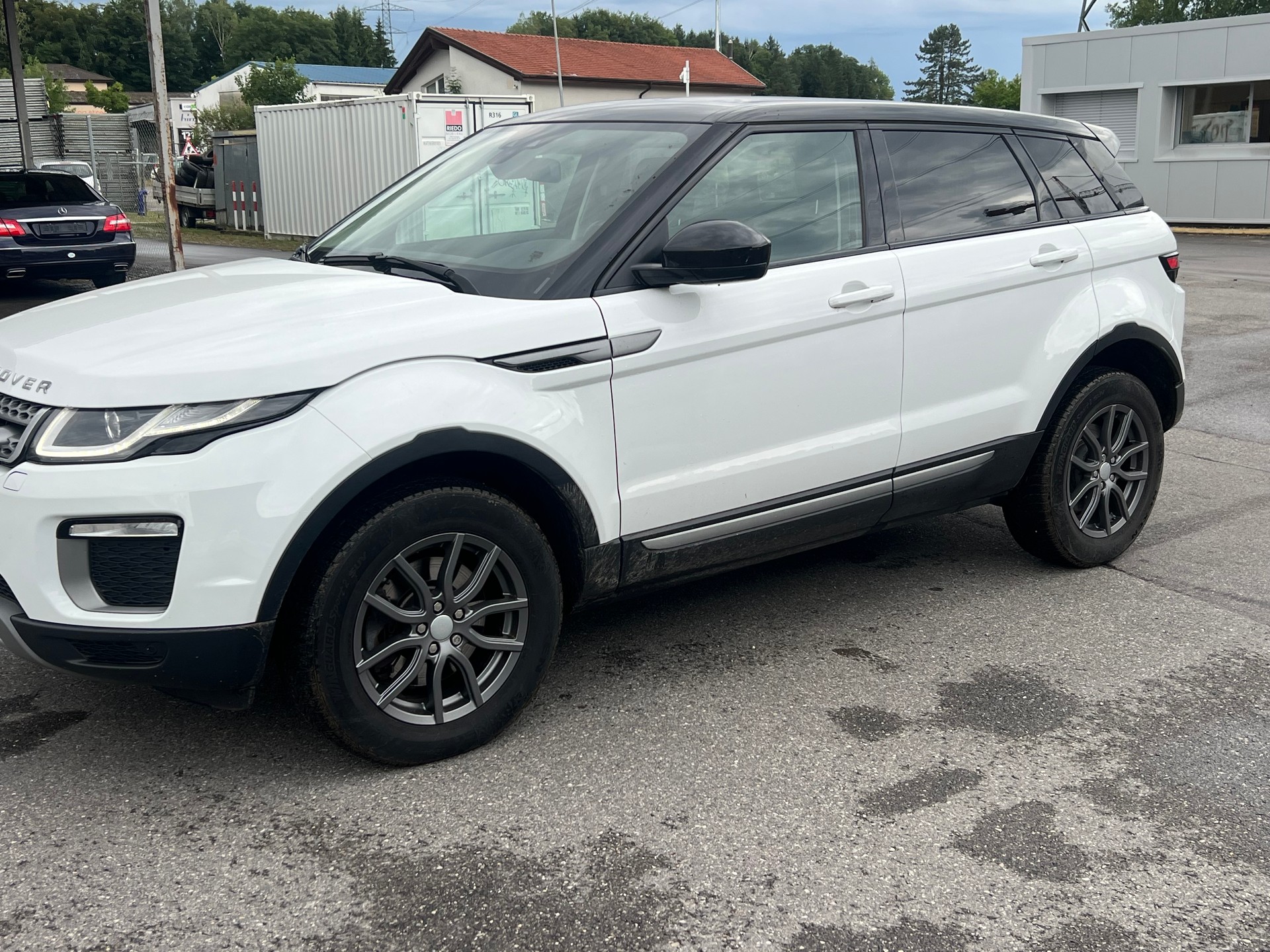 LAND ROVER Range Rover Evoque 2.0 TD4 HSE-image-2