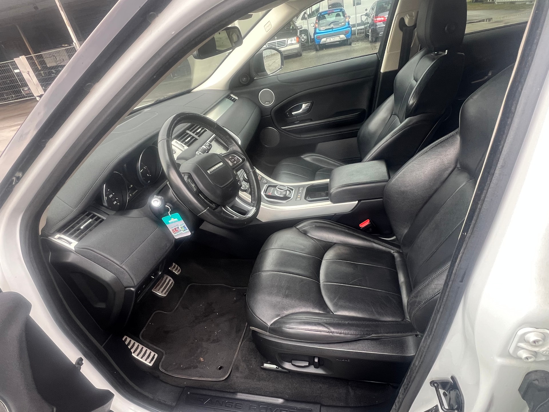 LAND ROVER Range Rover Evoque 2.0 TD4 HSE-image-5